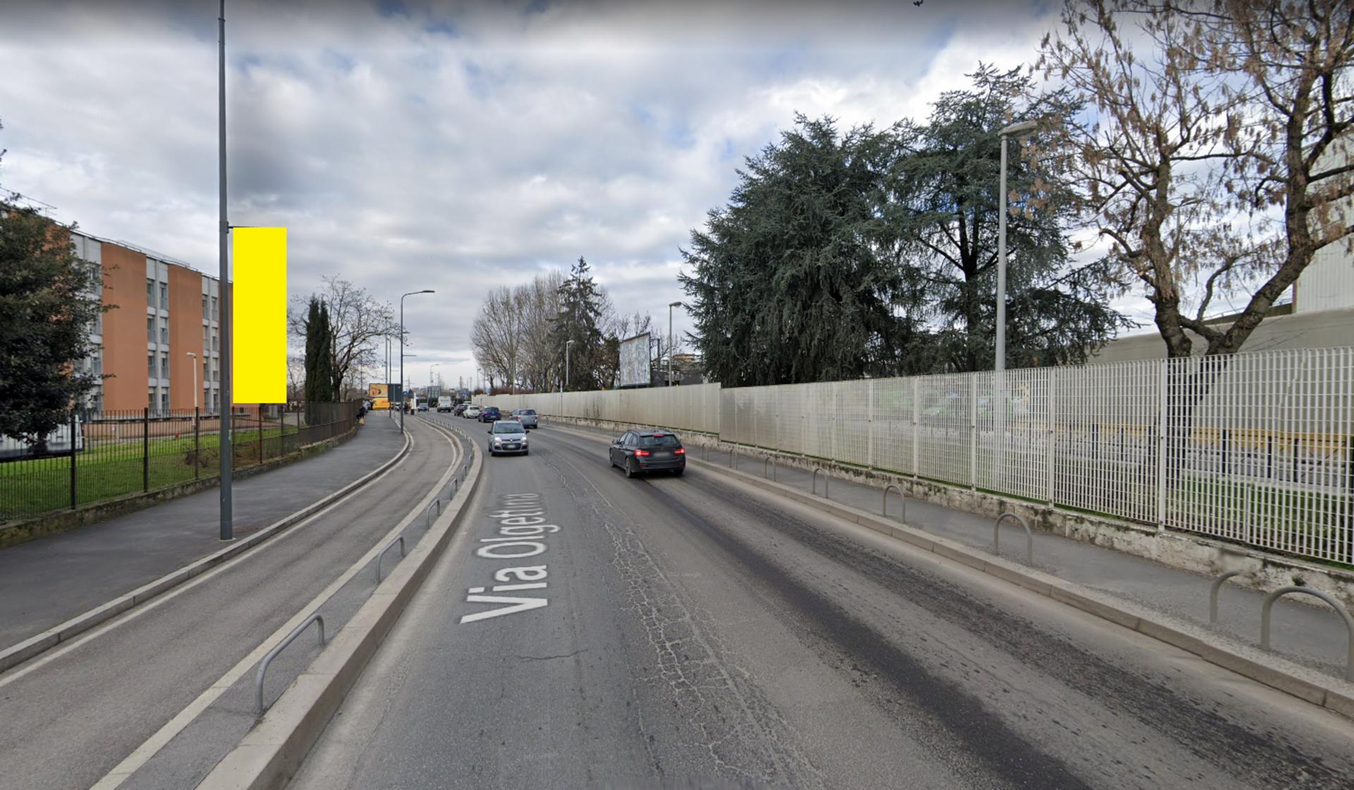Impianto VERTICAL BANNER a Milano, in zona Mondadori