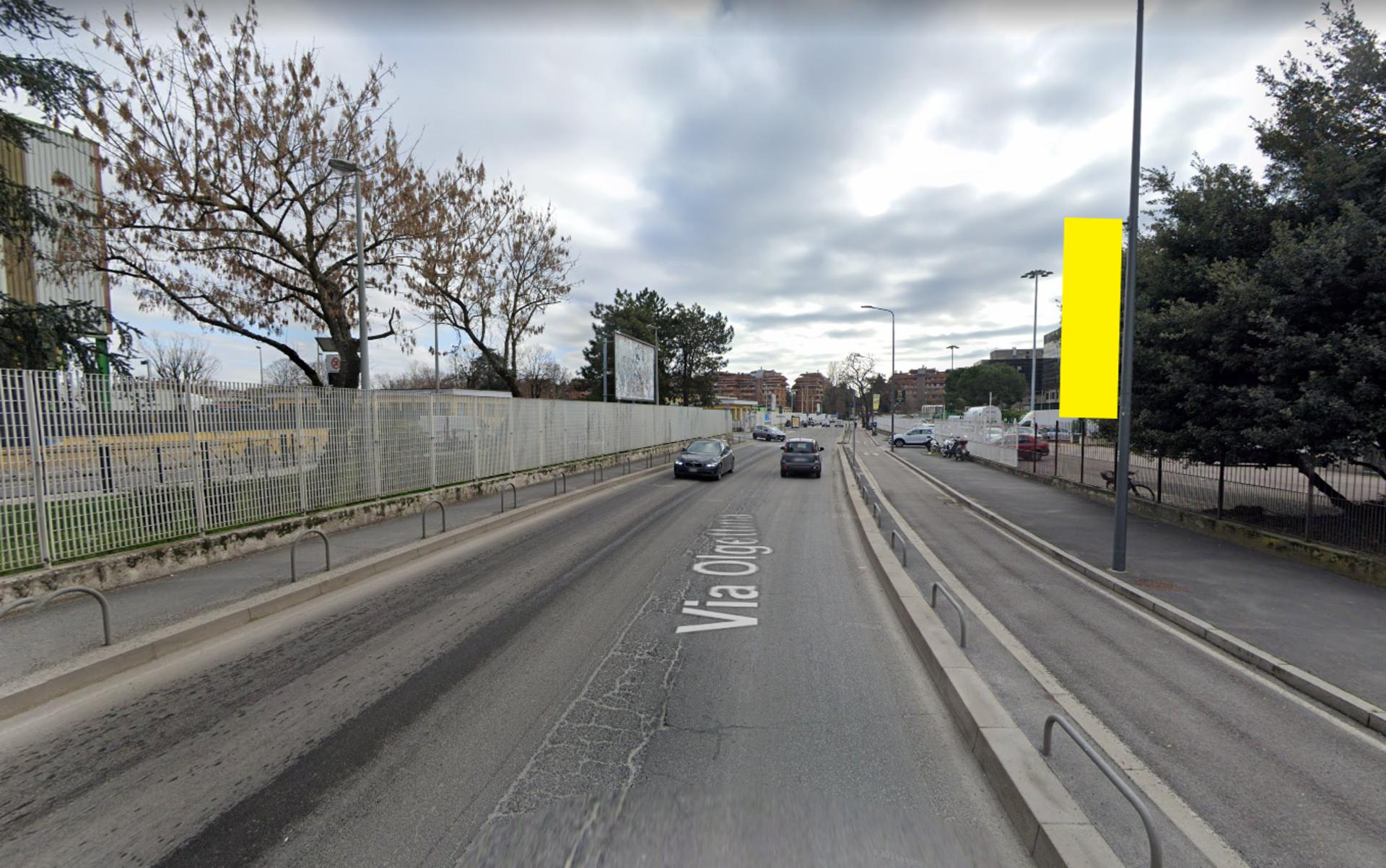 Impianto VERTICAL BANNER a Milano, in zona Mondadori