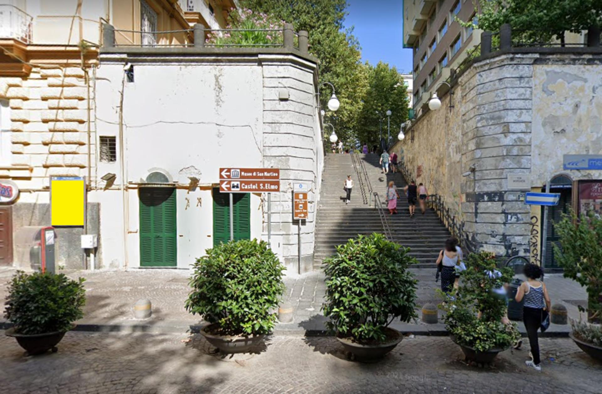 Impianto STENDARDO a Napoli, in zona Cantina La Barbera