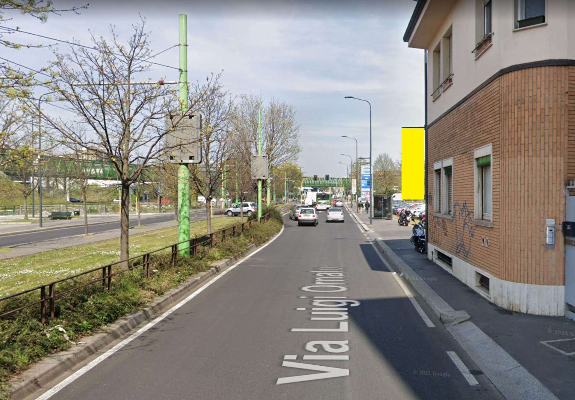 Impianto VERTICAL BANNER a Milano, in zona Eolian