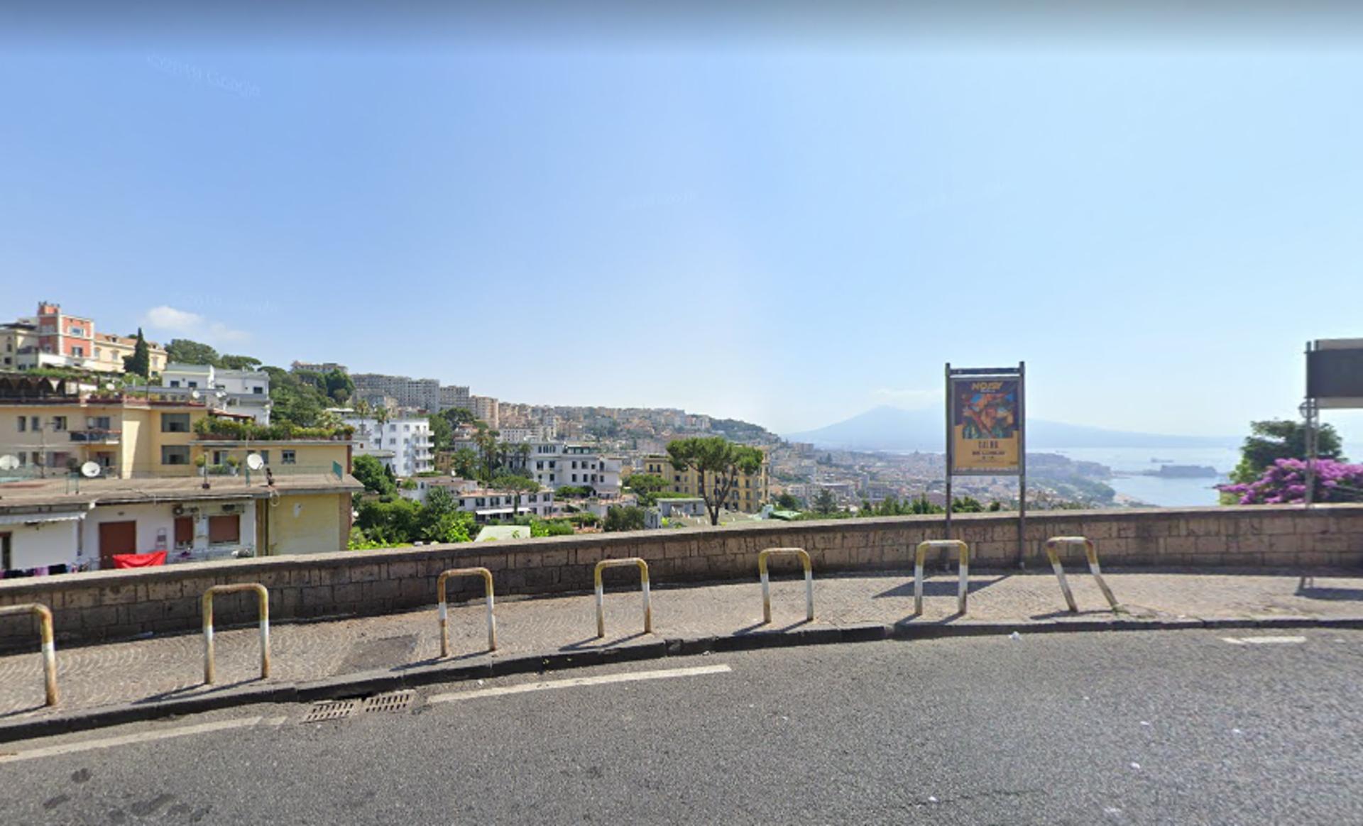 Impianto STENDARDO a Napoli, in zona Mama Eat
