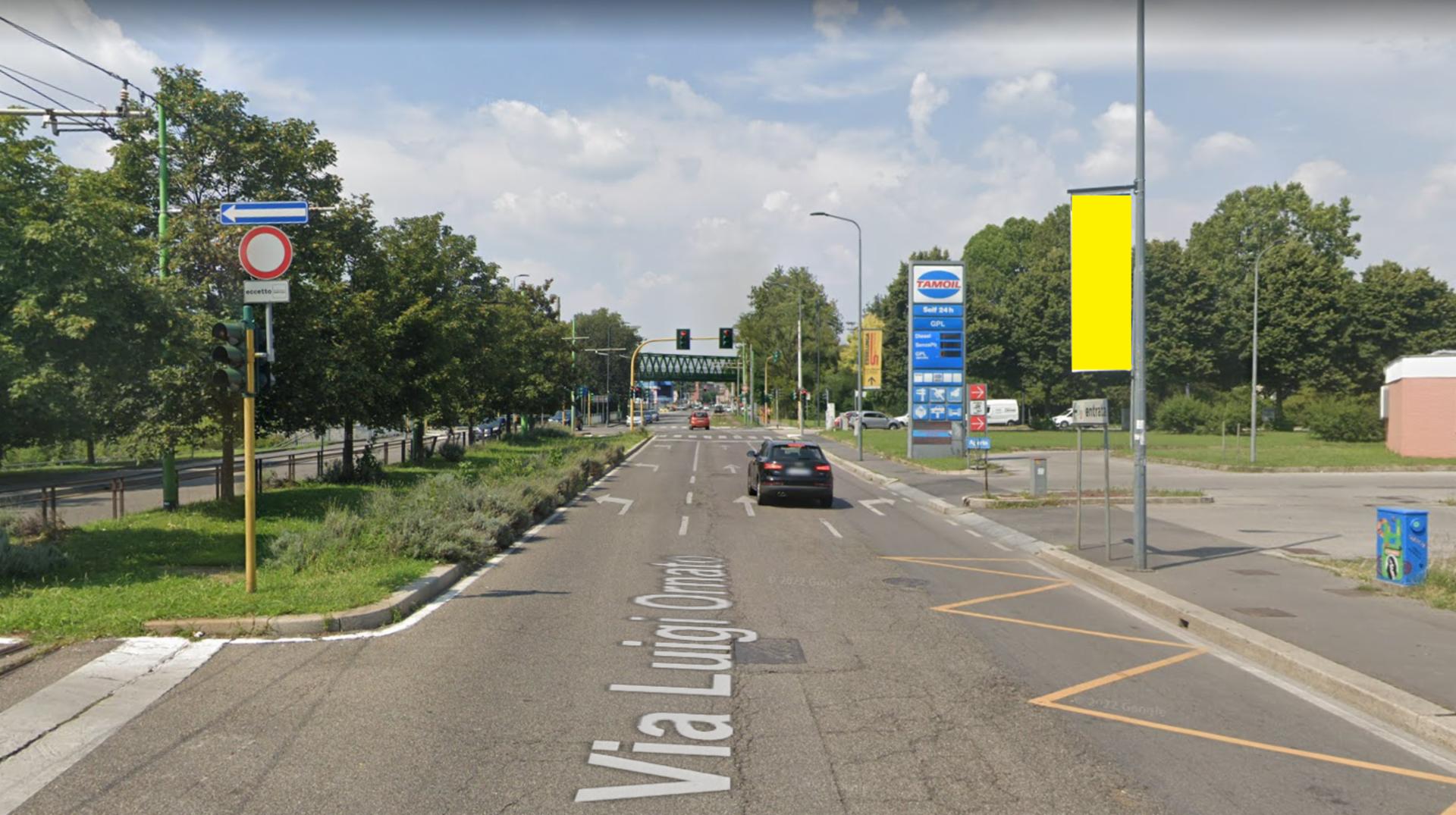 Impianto VERTICAL BANNER a Milano, in zona Eolian