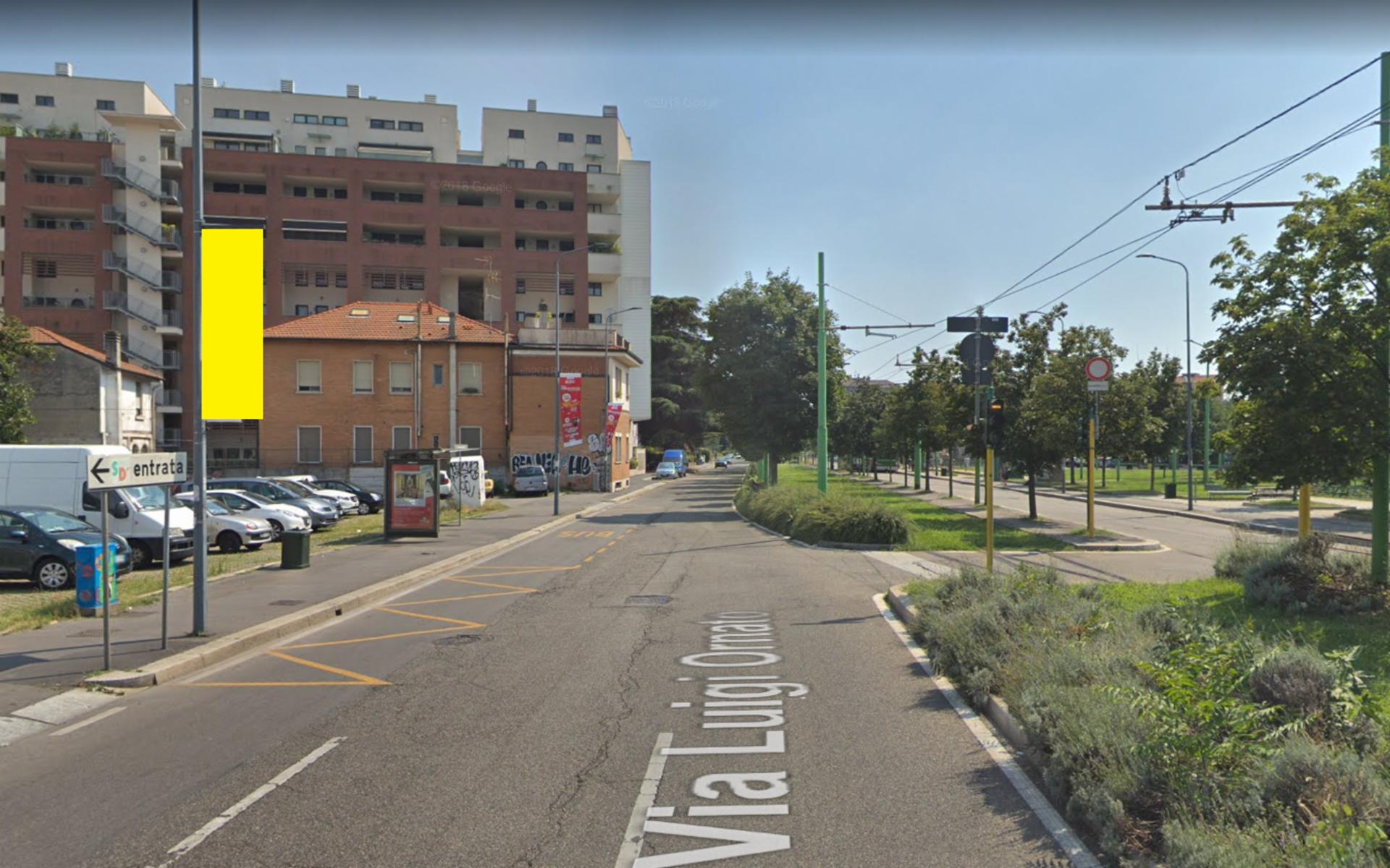 Impianto VERTICAL BANNER a Milano, in zona Eolian