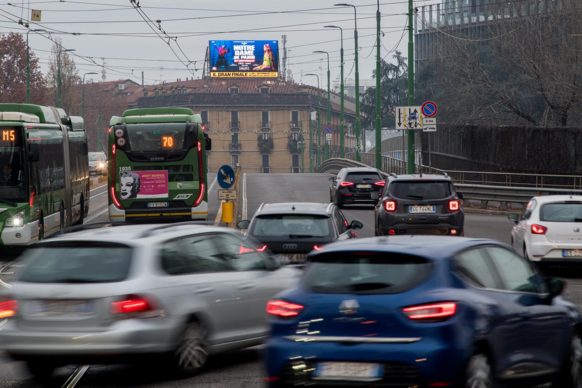 Impianto DISPLAY / LED a Milano, in zona Rezia Minimarket di Farazi Obidur