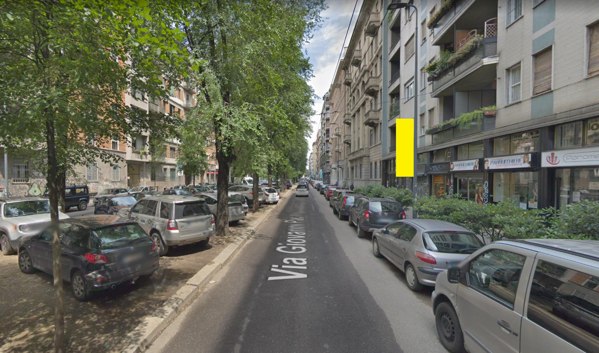 Impianto VERTICAL BANNER a Milano, in zona Maison Charme