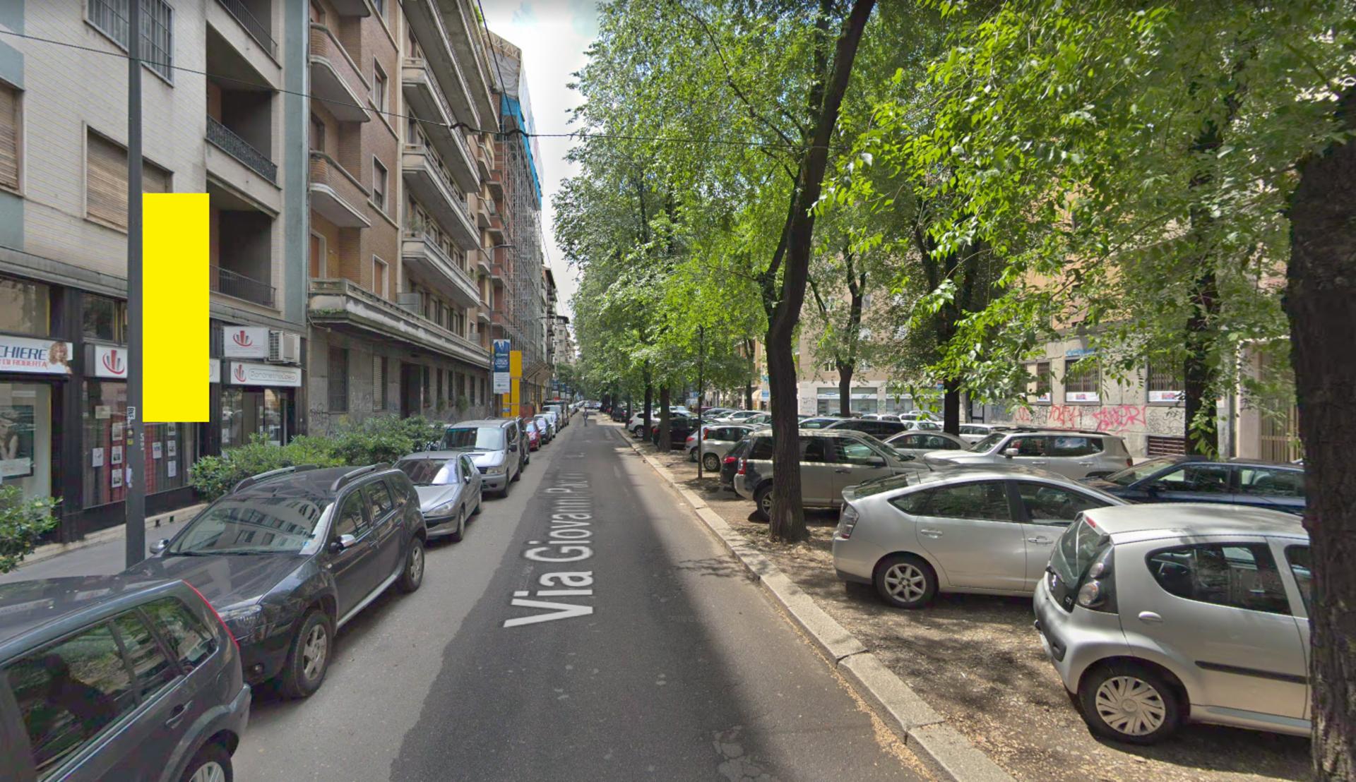 Impianto VERTICAL BANNER a Milano, in zona Maison Charme