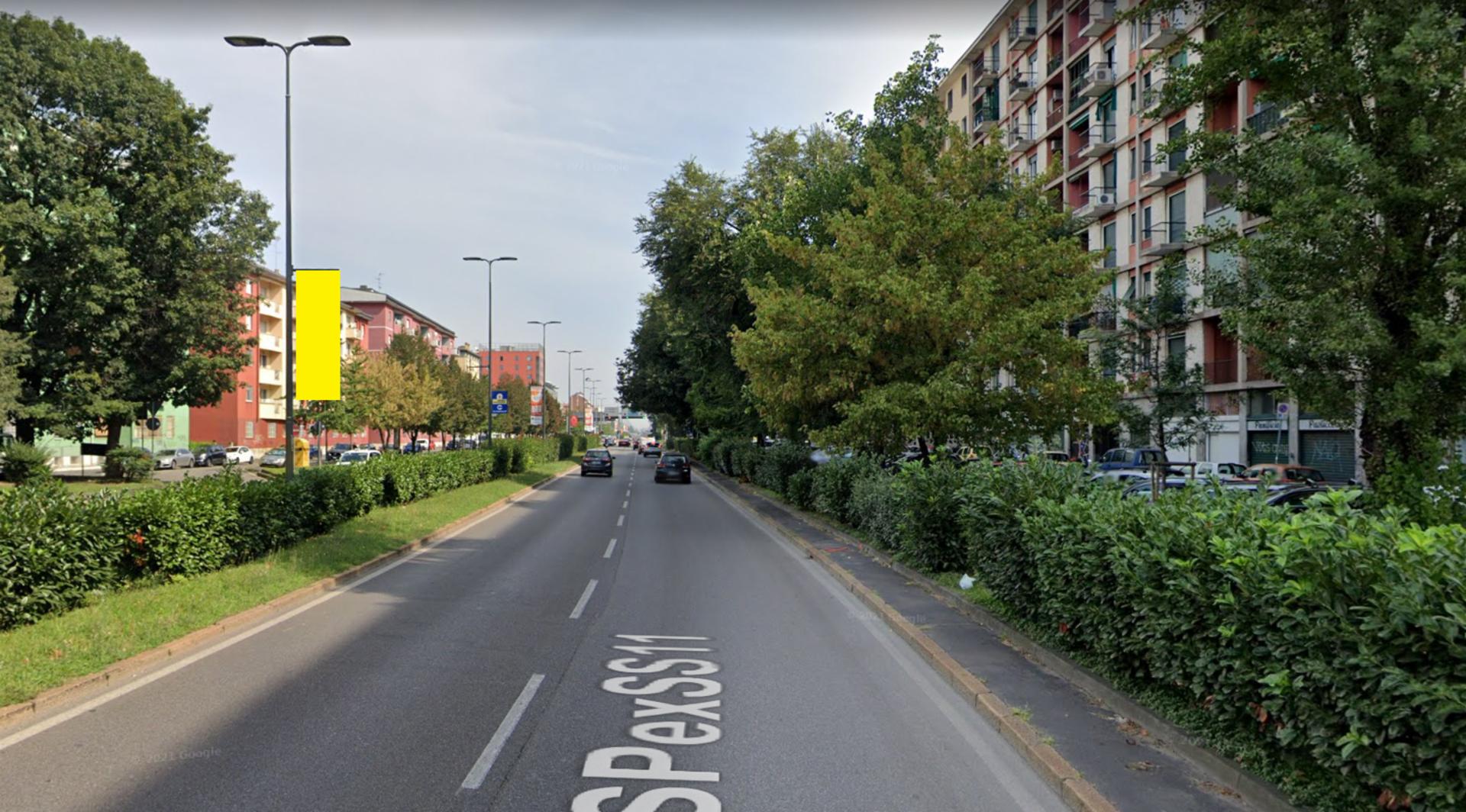 Impianto VERTICAL BANNER a Milano, in zona Desy's Beauty Center