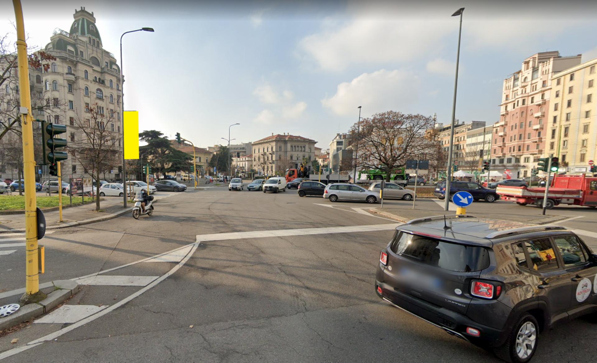 Impianto VERTICAL BANNER a Milano, in zona La Feltrinelli