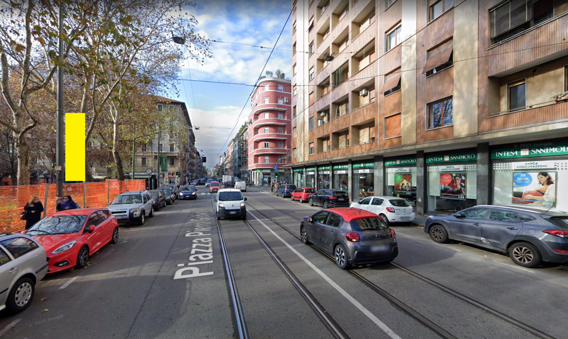 Impianto VERTICAL BANNER a Milano, in zona Birrificio Lambrate