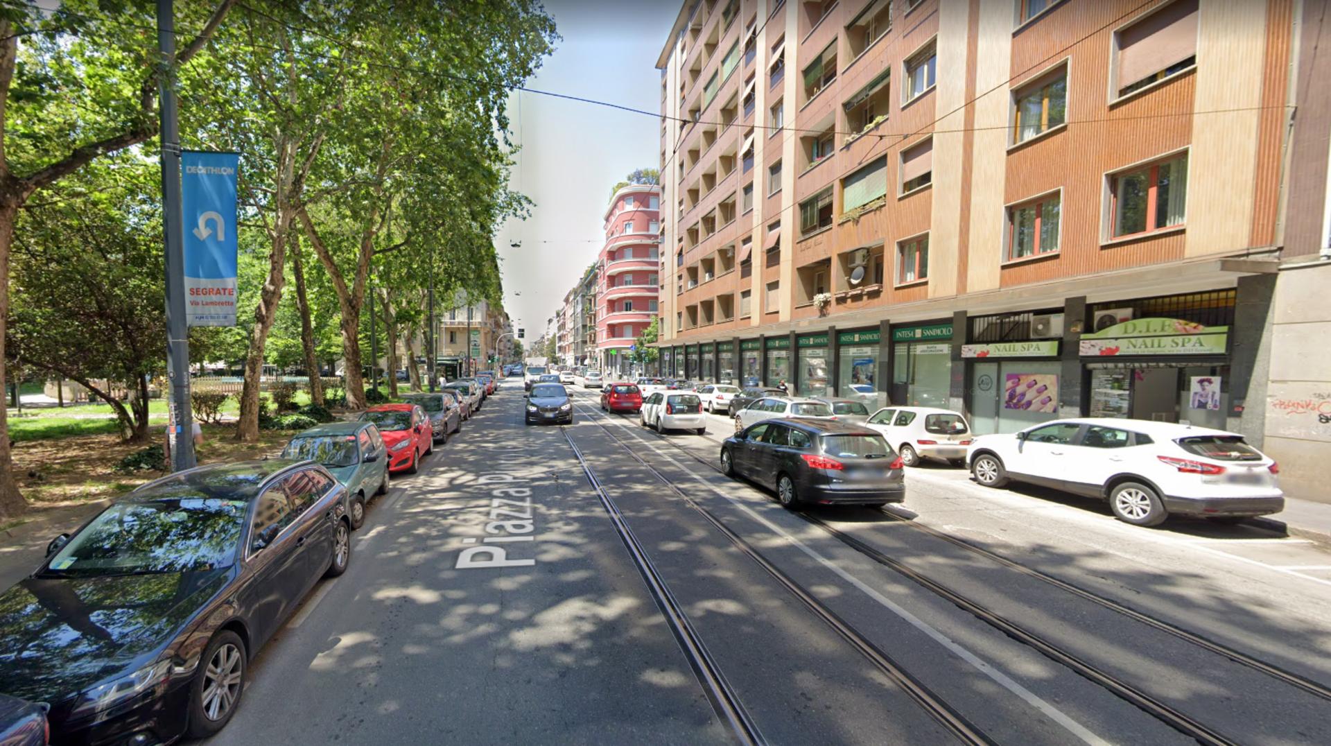Impianto VERTICAL BANNER a Milano, in zona Birrificio Lambrate