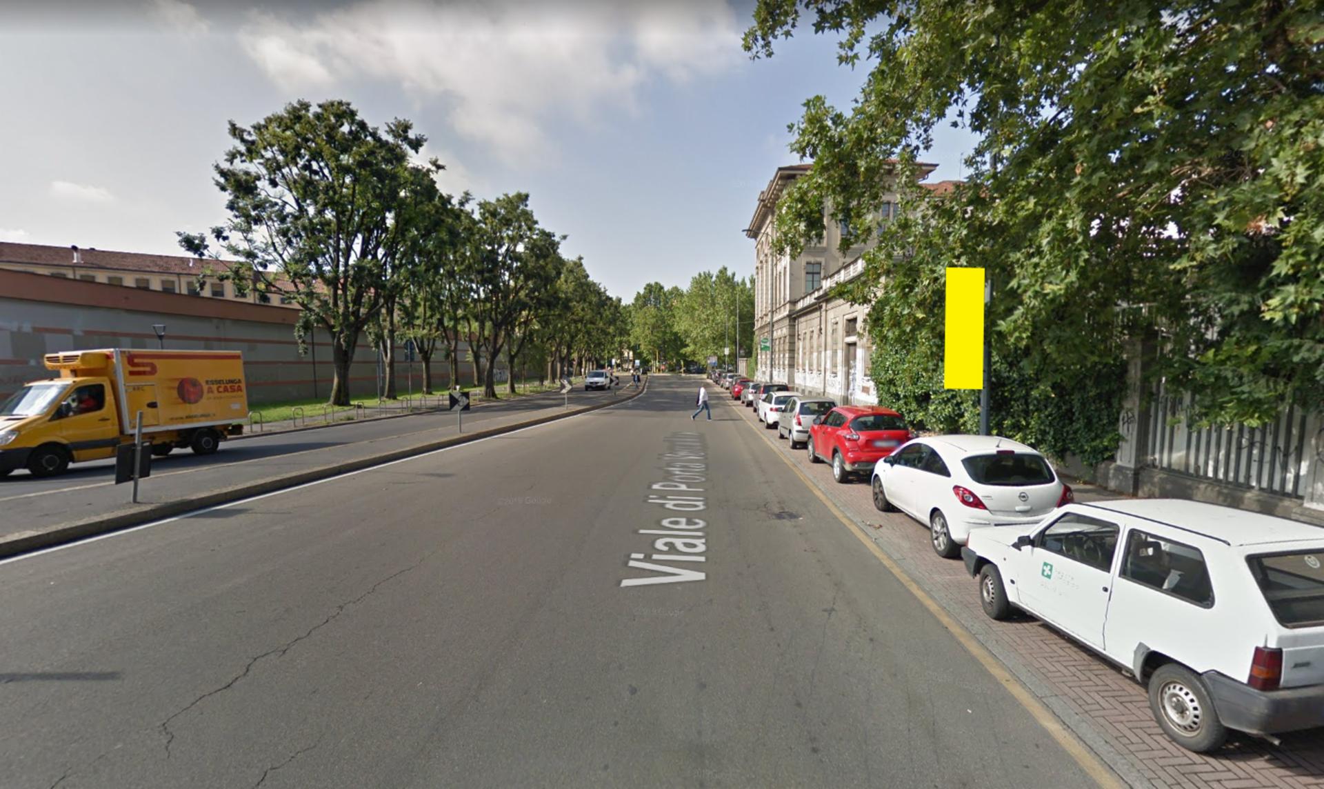 Impianto VERTICAL BANNER a Milano, in zona Idea taglio