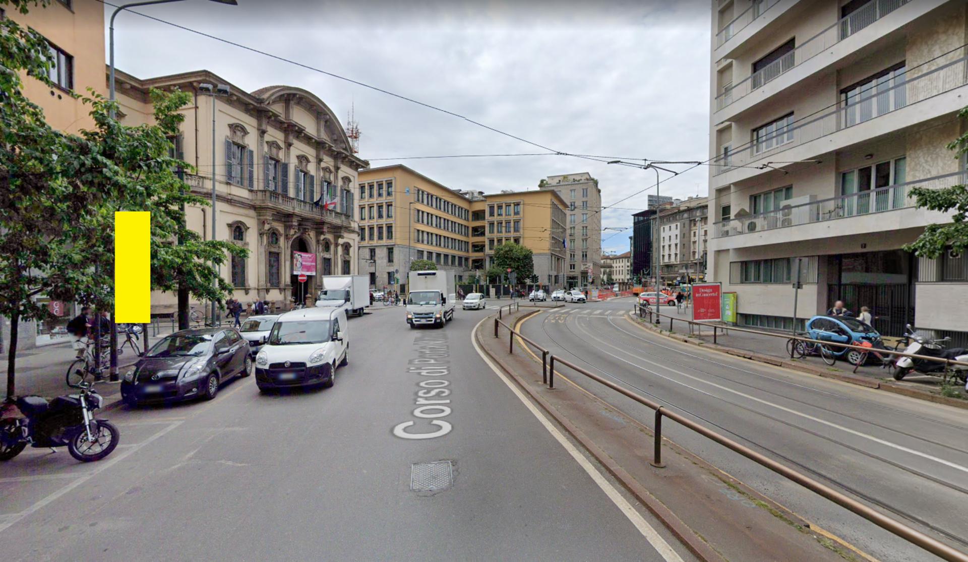 Impianto VERTICAL BANNER a Milano, in zona Colonna del Verziere