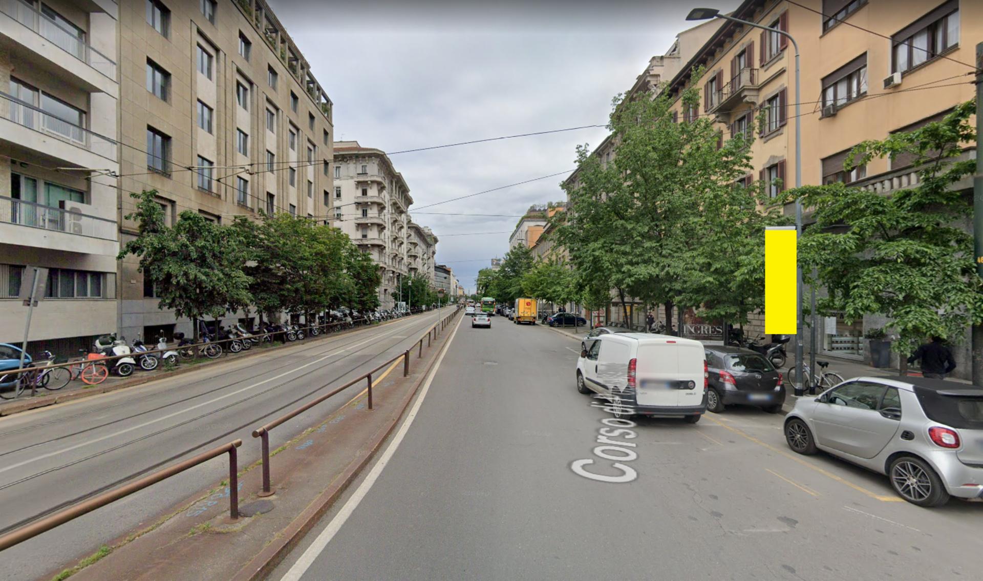 Impianto VERTICAL BANNER a Milano, in zona Colonna del Verziere