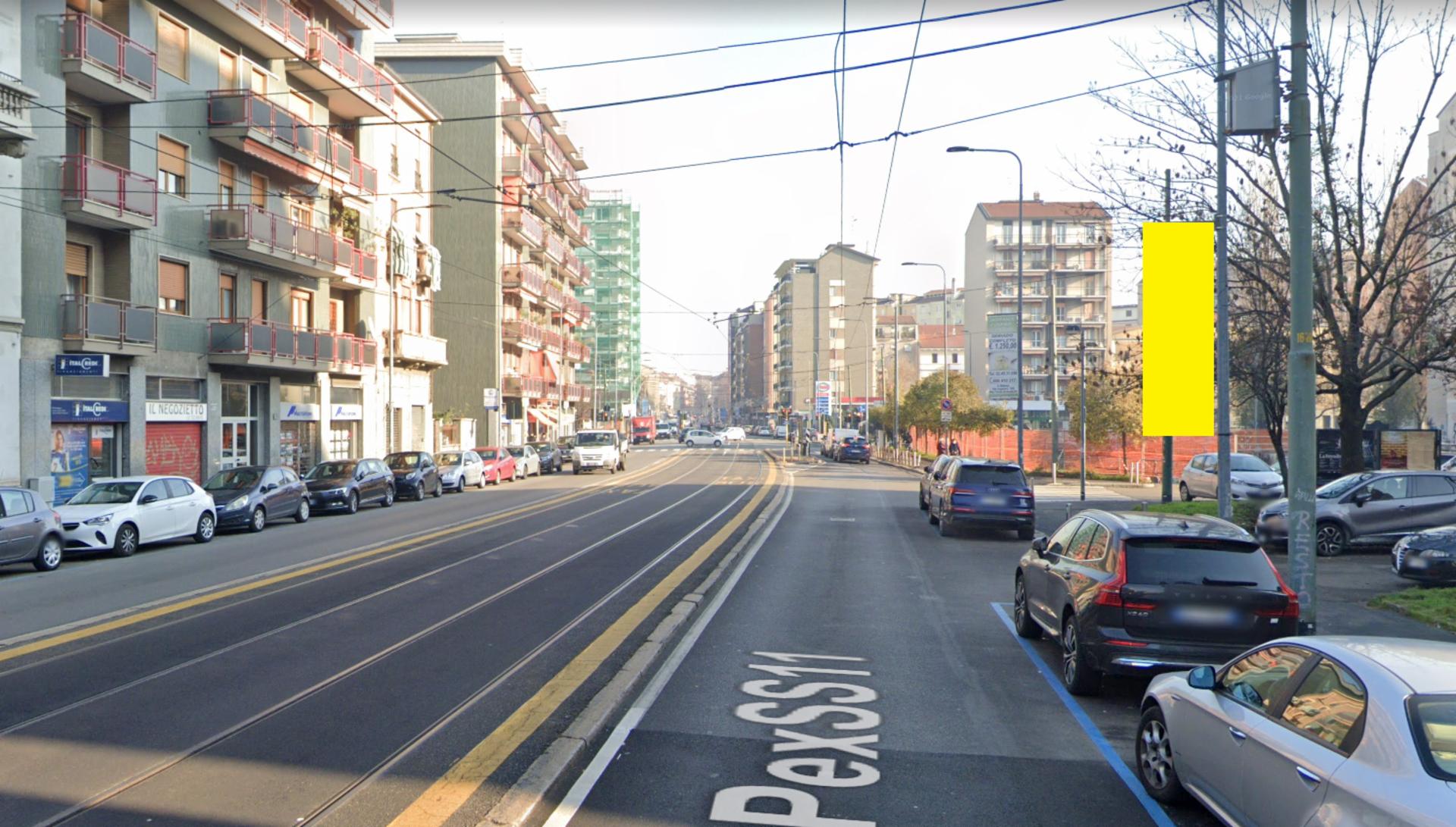 Impianto VERTICAL BANNER a Milano, in zona Parrucchiere Mazen
