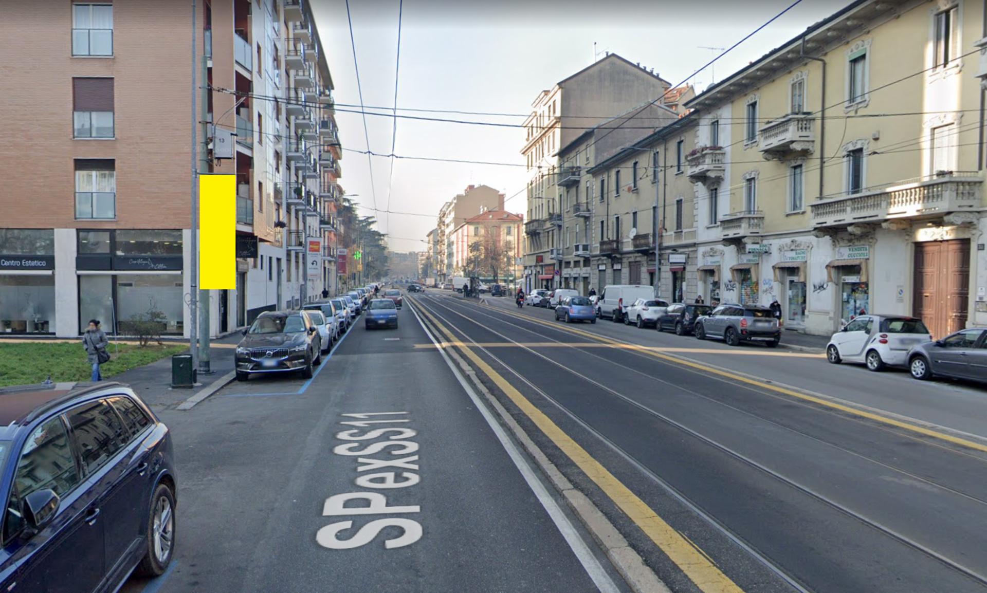 Impianto VERTICAL BANNER a Milano, in zona Parrucchiere Mazen