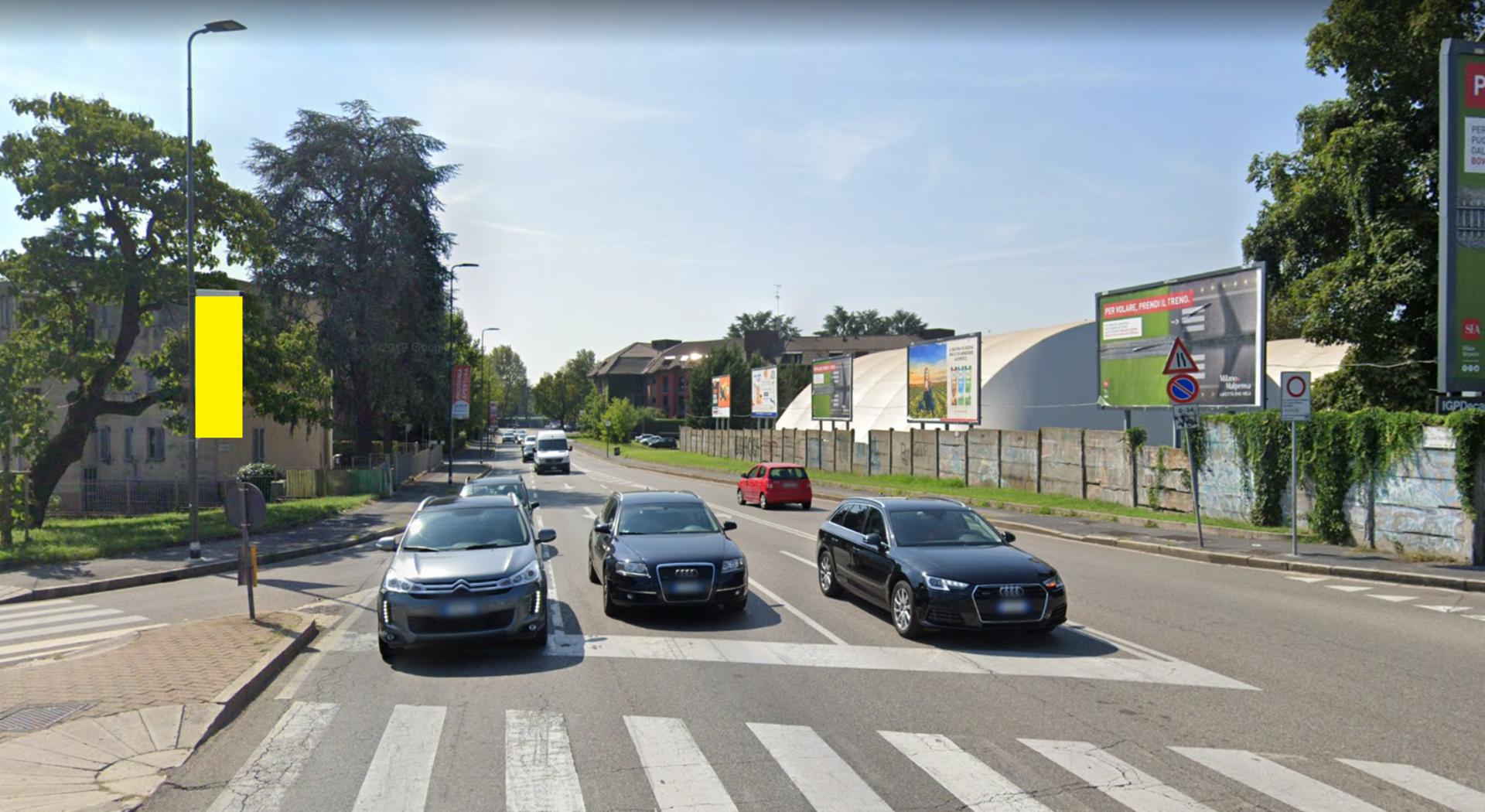 Impianto VERTICAL BANNER a Milano, in zona Puglia & Basilicata