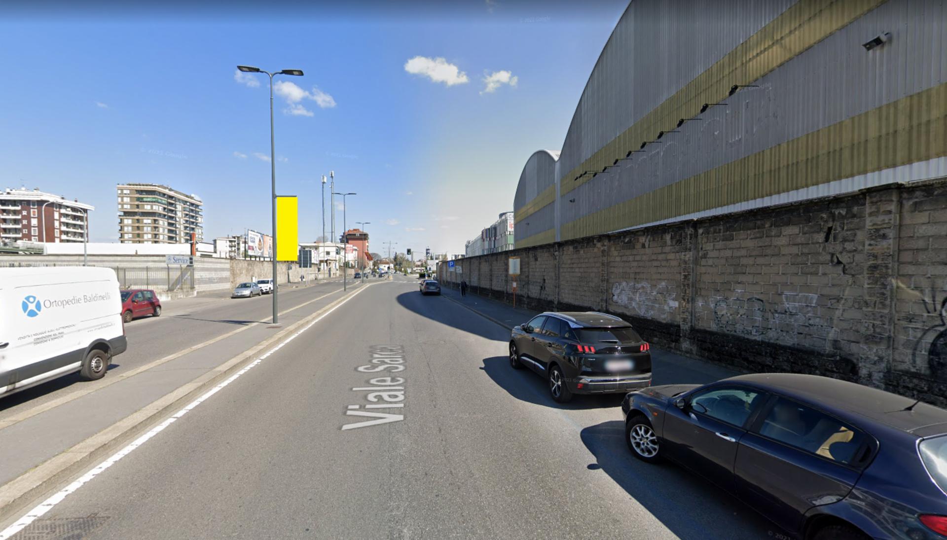 Impianto VERTICAL BANNER a Milano, in zona Lidl