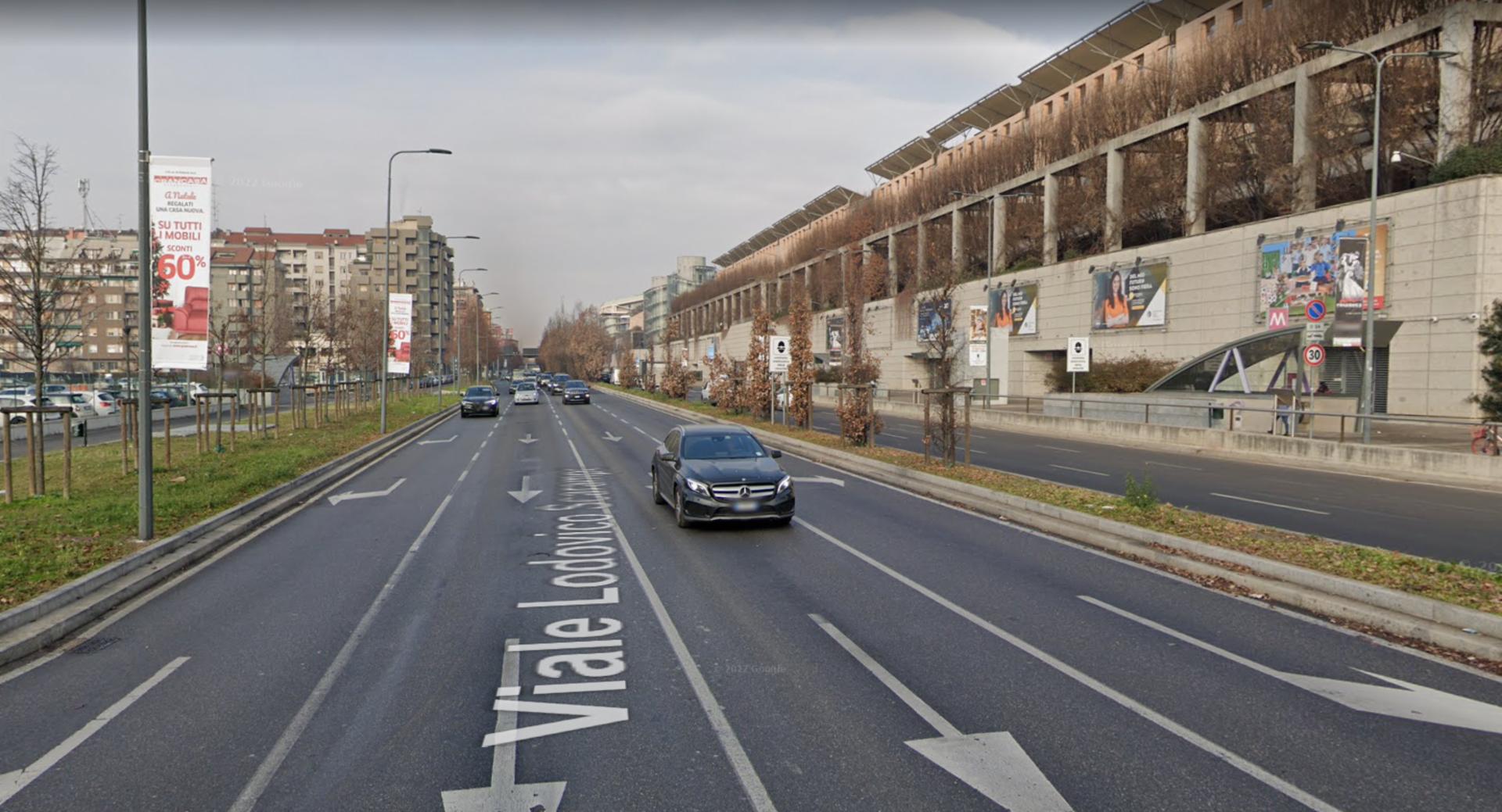 Impianto VERTICAL BANNER a Milano, in zona Da Fabione