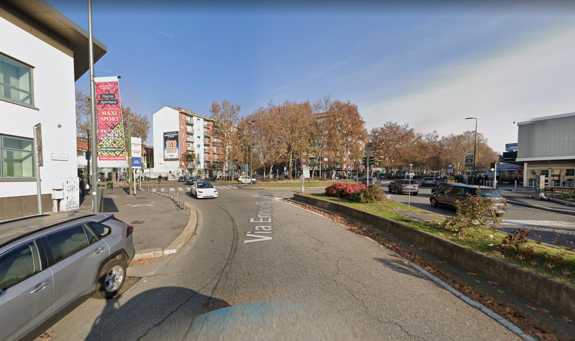 Impianto VERTICAL BANNER a Milano, in zona Divani & Divani