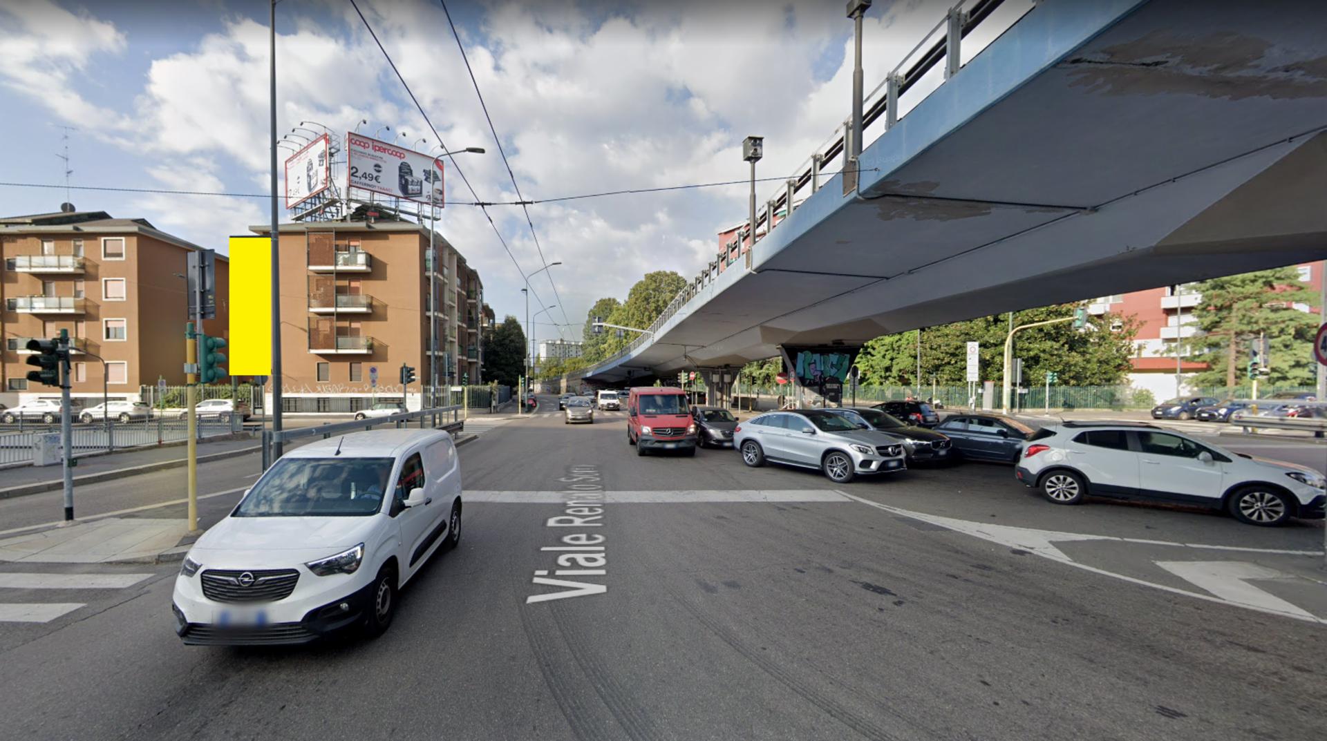 Impianto VERTICAL BANNER a Milano, in zona Casa Milan