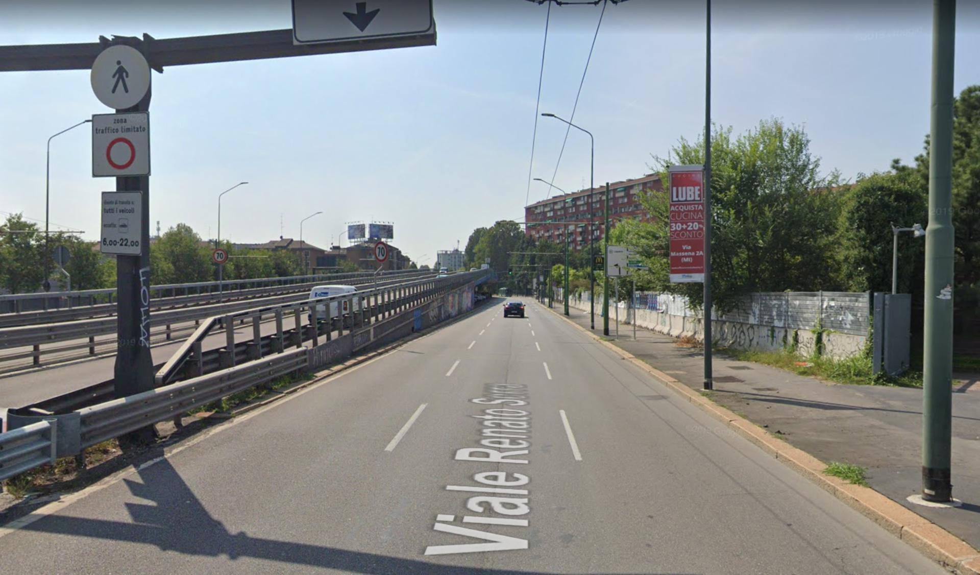 Impianto VERTICAL BANNER a Milano, in zona Casa Milan