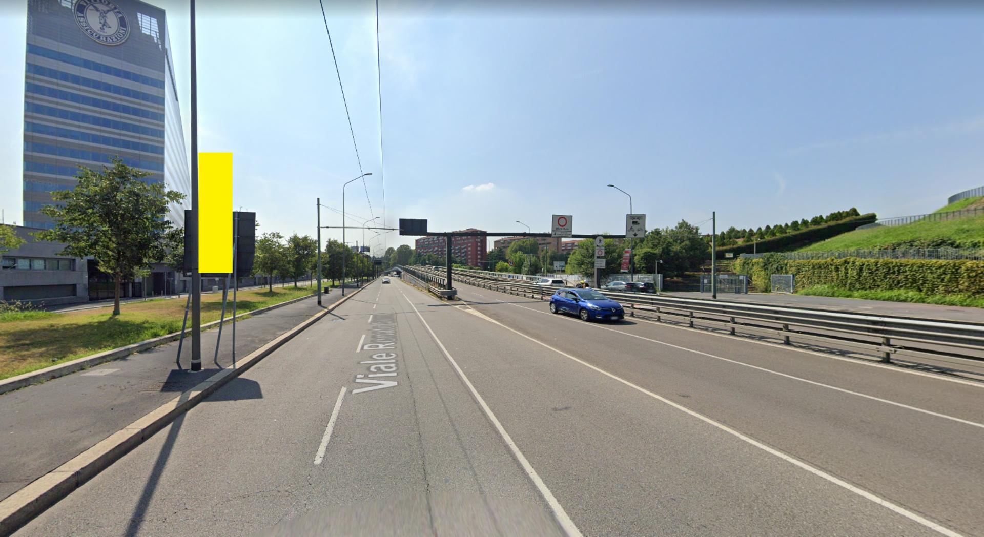 Impianto VERTICAL BANNER a Milano, in zona Casa Milan
