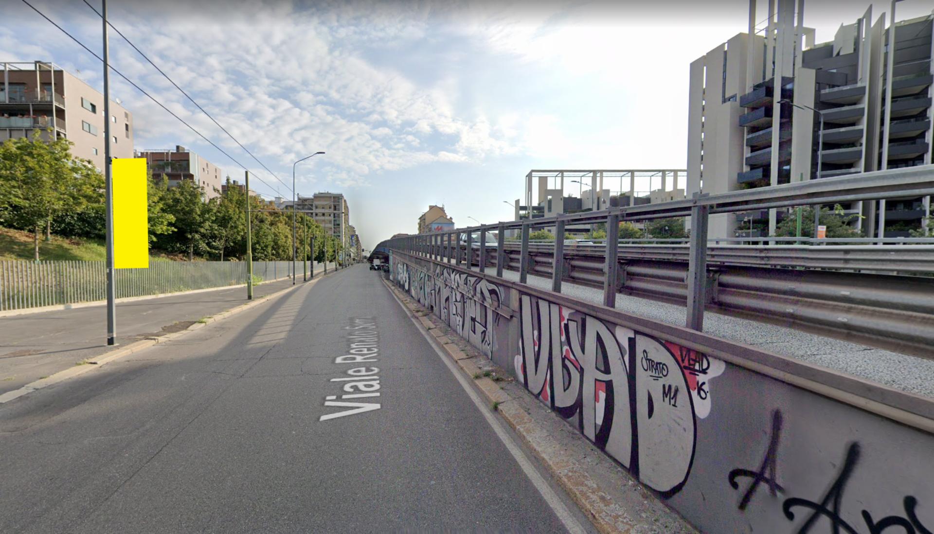 Impianto VERTICAL BANNER a Milano, in zona Manzoli - abbigliamento tecnico per il lavoro