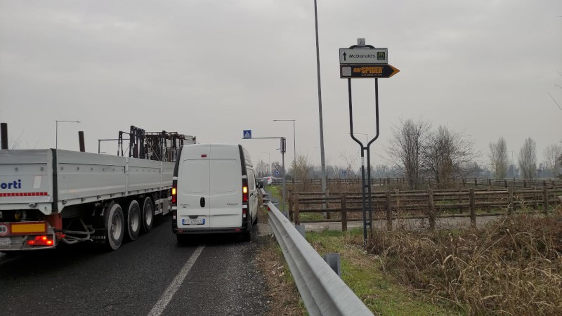 Impianto a EX S.S. 498 Var1 Km. 6+040/dx  Fara Olivana con Sola