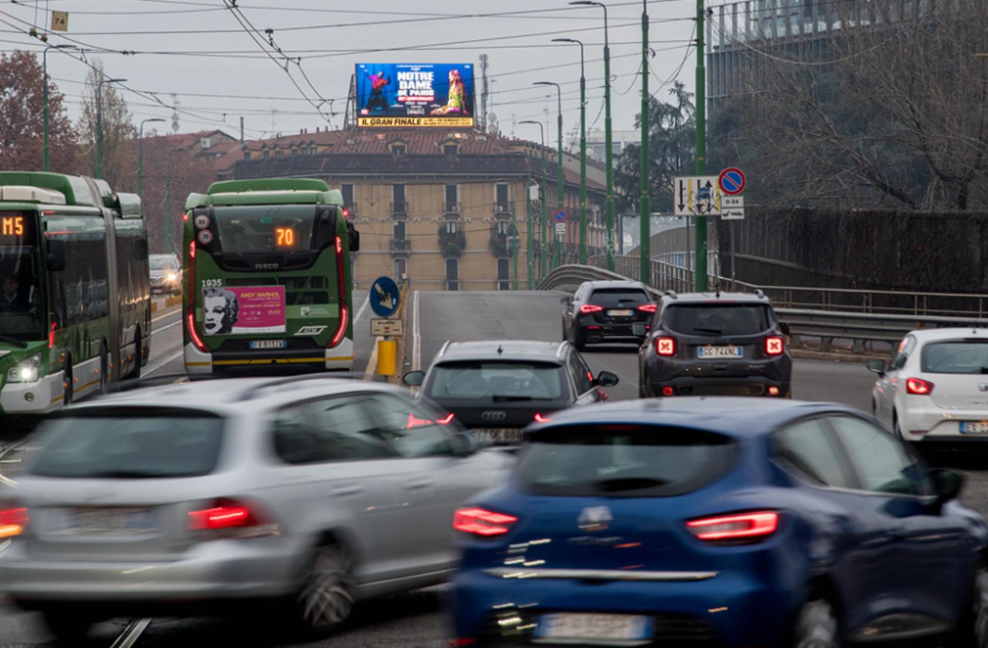 Impianto DISPLAY / LED a Milano, in zona Rezia Minimarket di Farazi Obidur