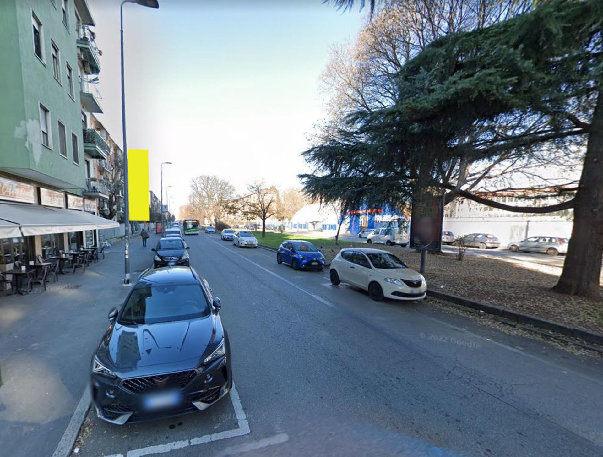 Impianto VERTICAL BANNER a Milano, in zona Bistrot di Fedele