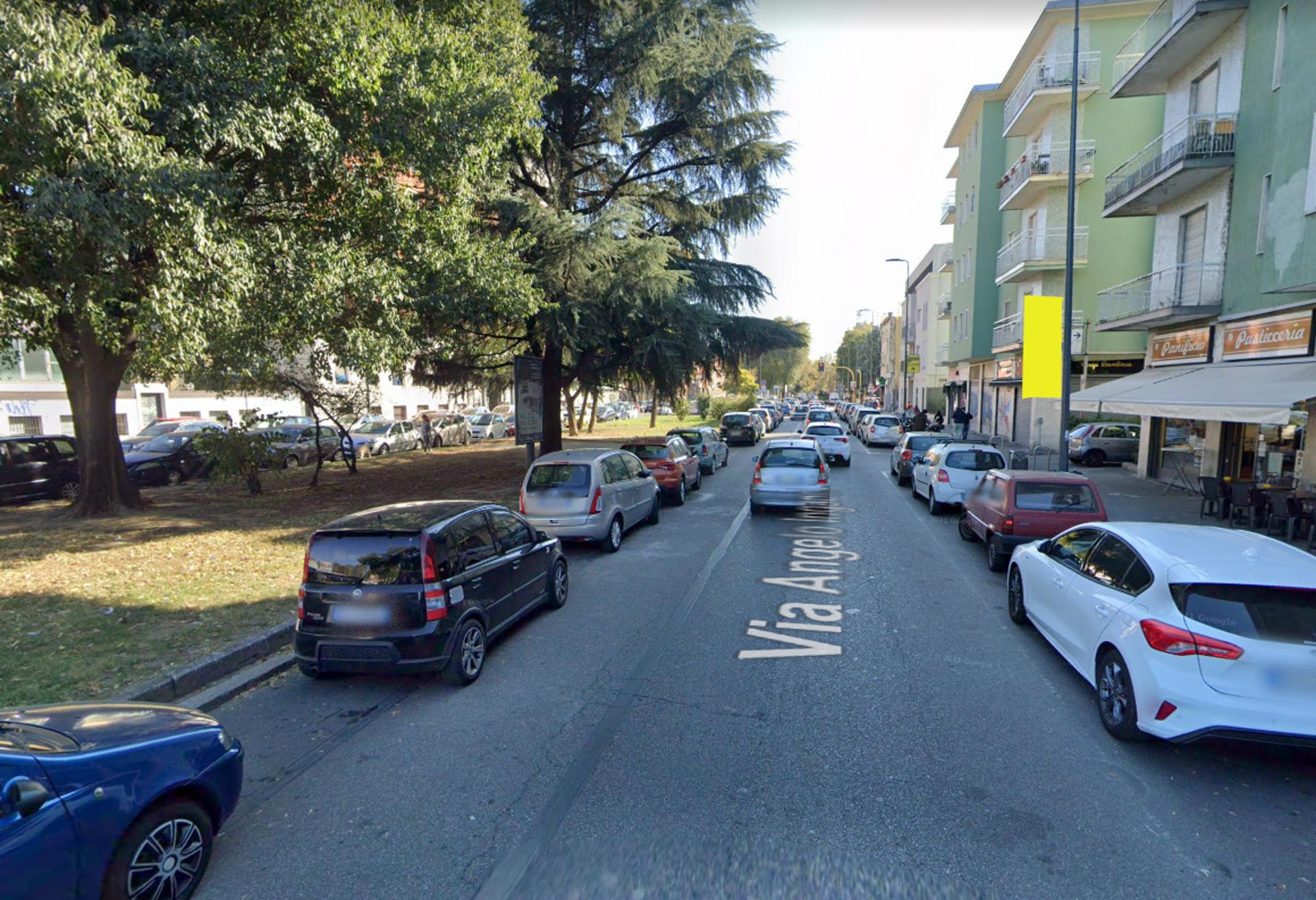Impianto VERTICAL BANNER a Milano, in zona Bistrot di Fedele