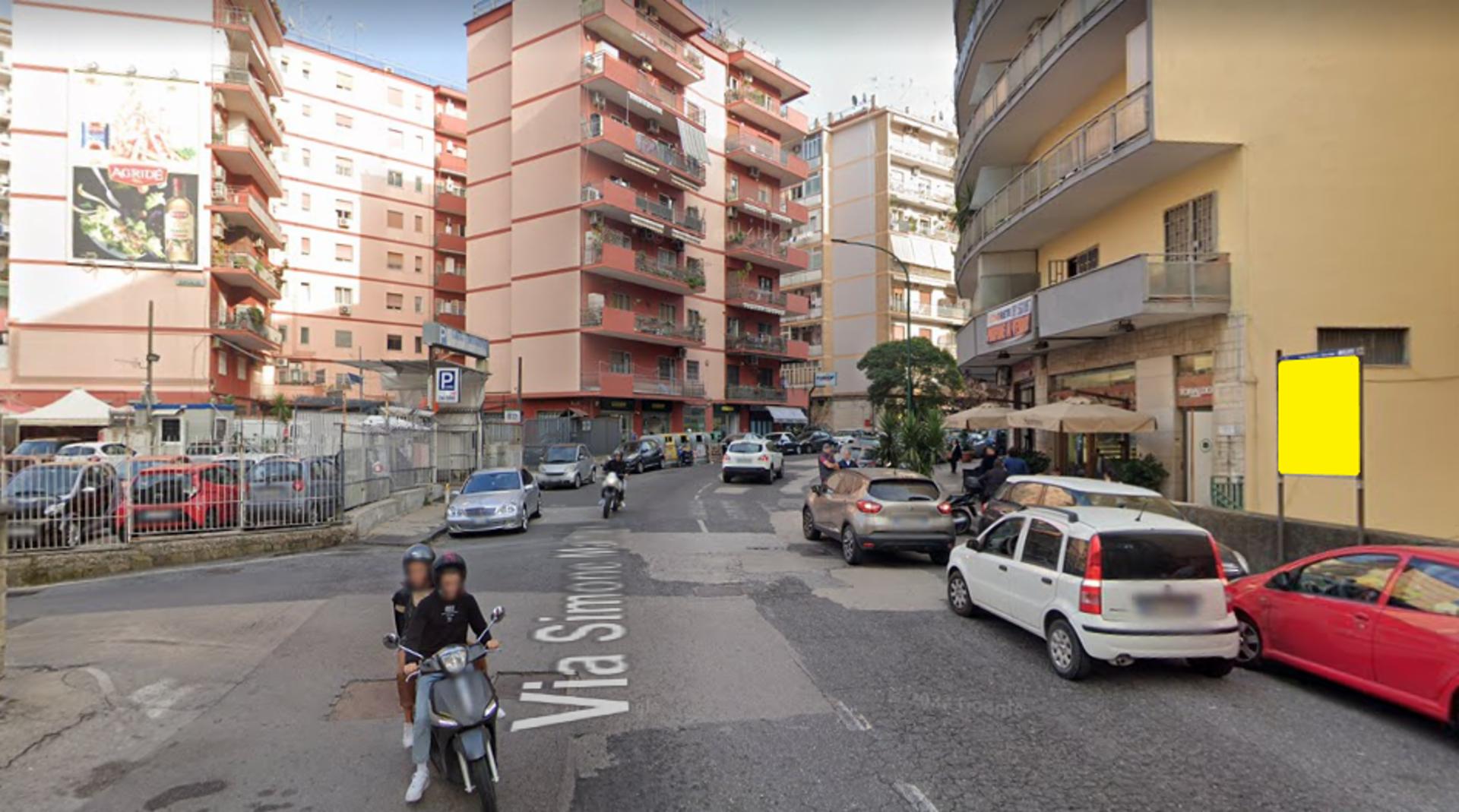 Impianto STENDARDO a Napoli, in zona Alysa Borse e Accessori