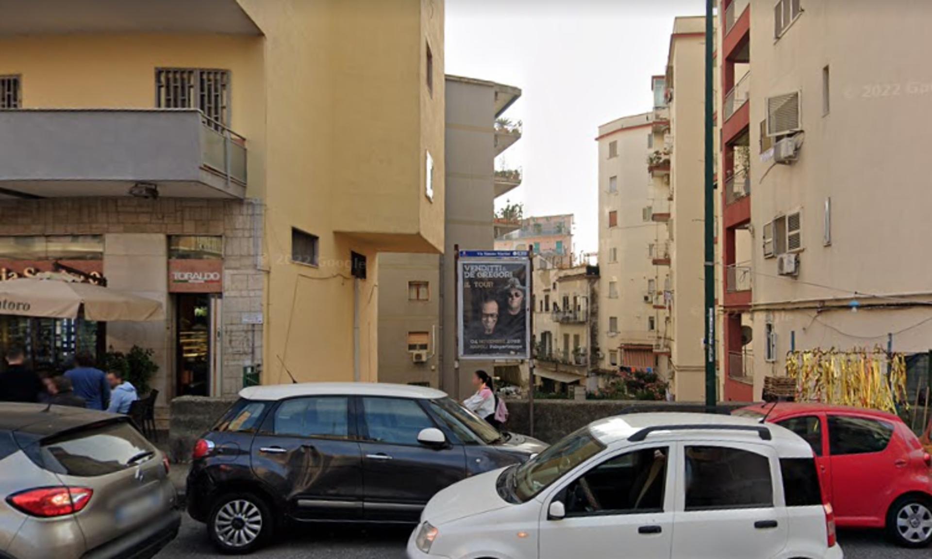 Impianto STENDARDO a Napoli, in zona Alysa Borse e Accessori