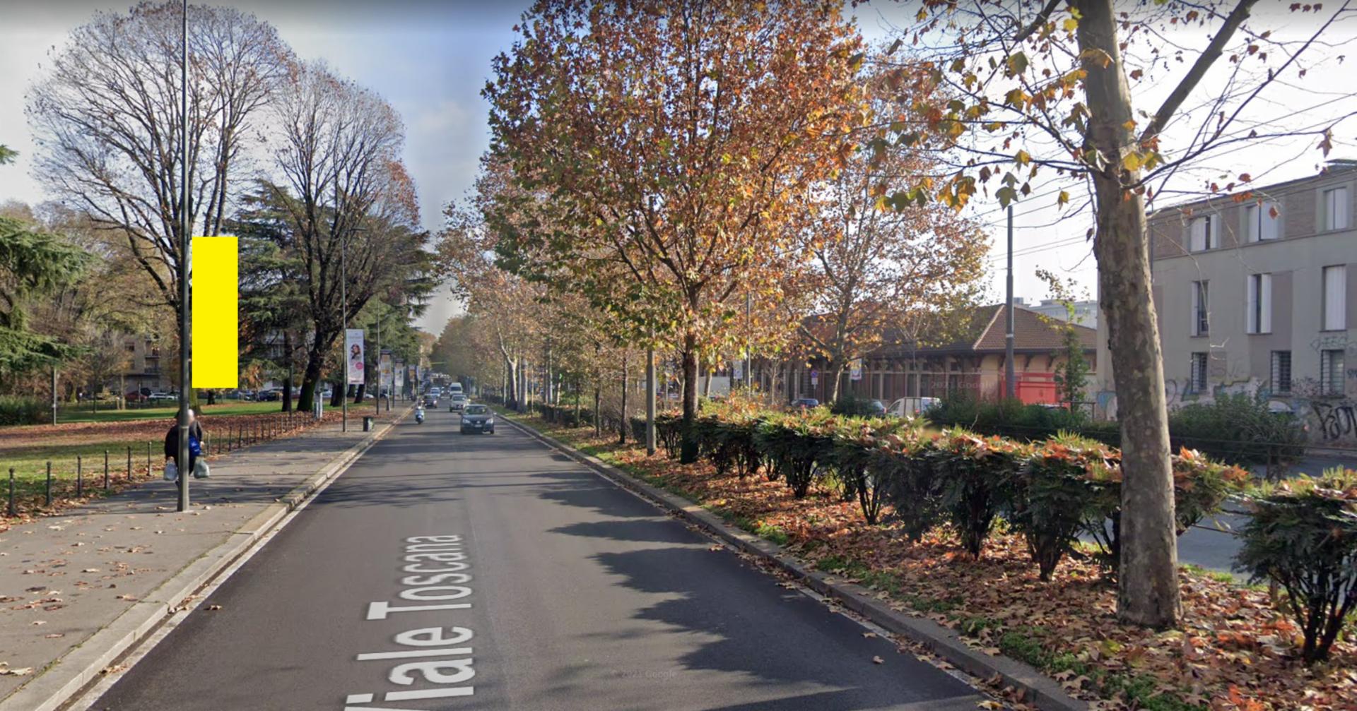 Impianto VERTICAL BANNER a Milano, in zona Quadronno