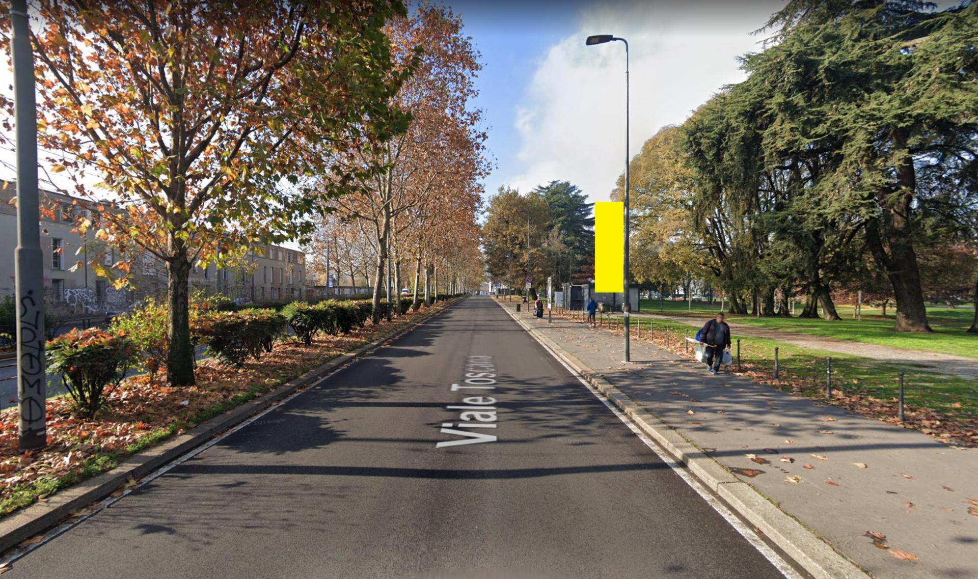 Impianto VERTICAL BANNER a Milano, in zona Quadronno
