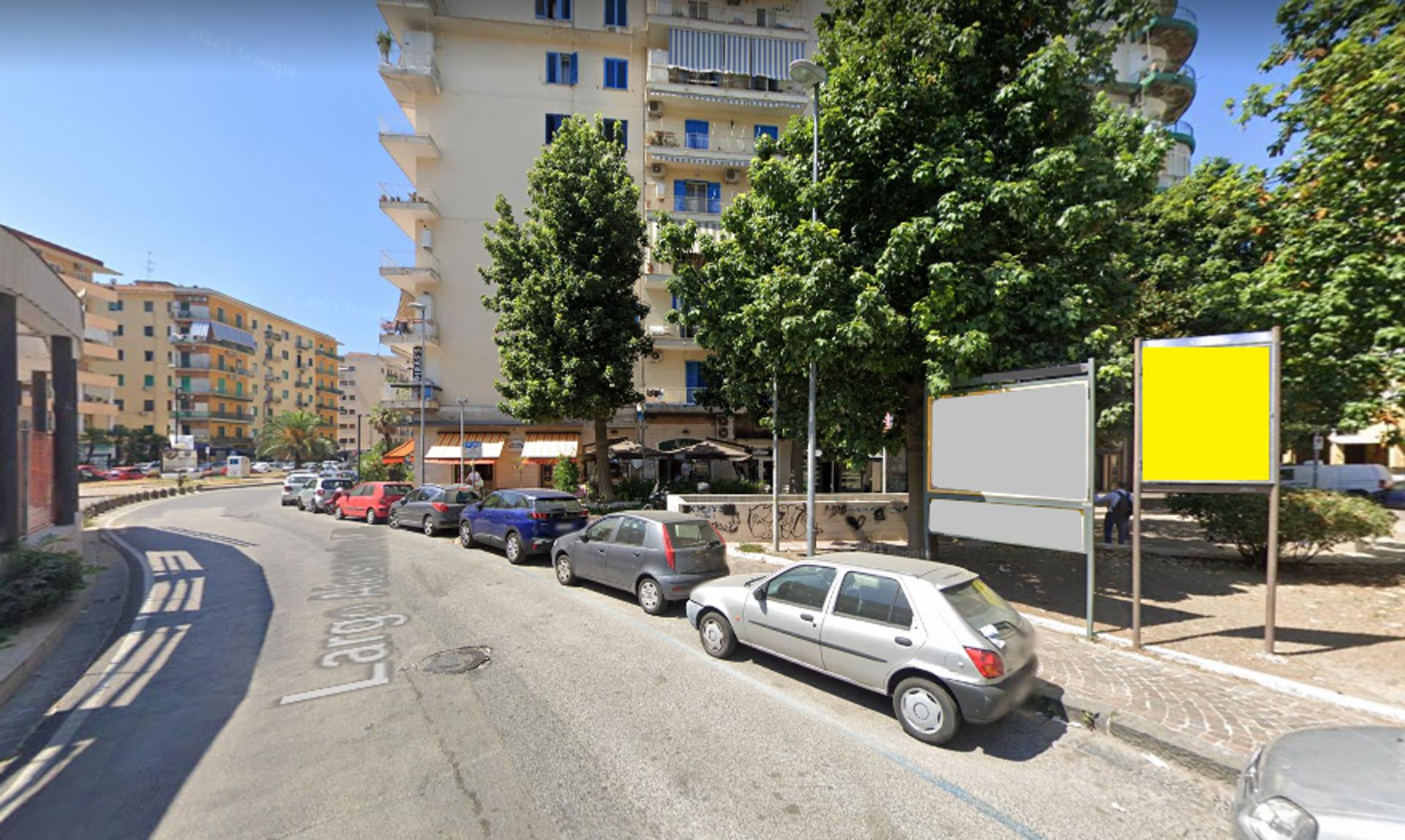 Impianto STENDARDO a Napoli, in zona Yamamay