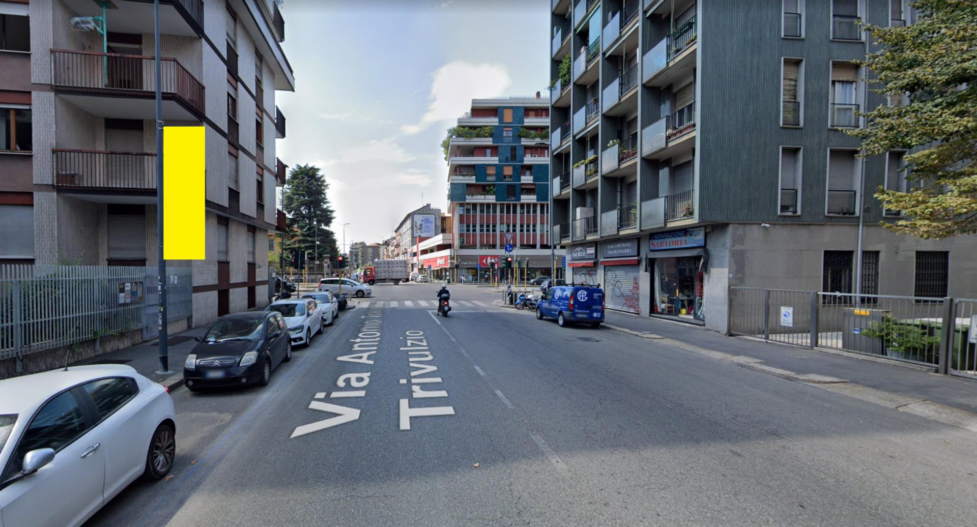 Impianto VERTICAL BANNER a Milano, in zona Colombo calzature