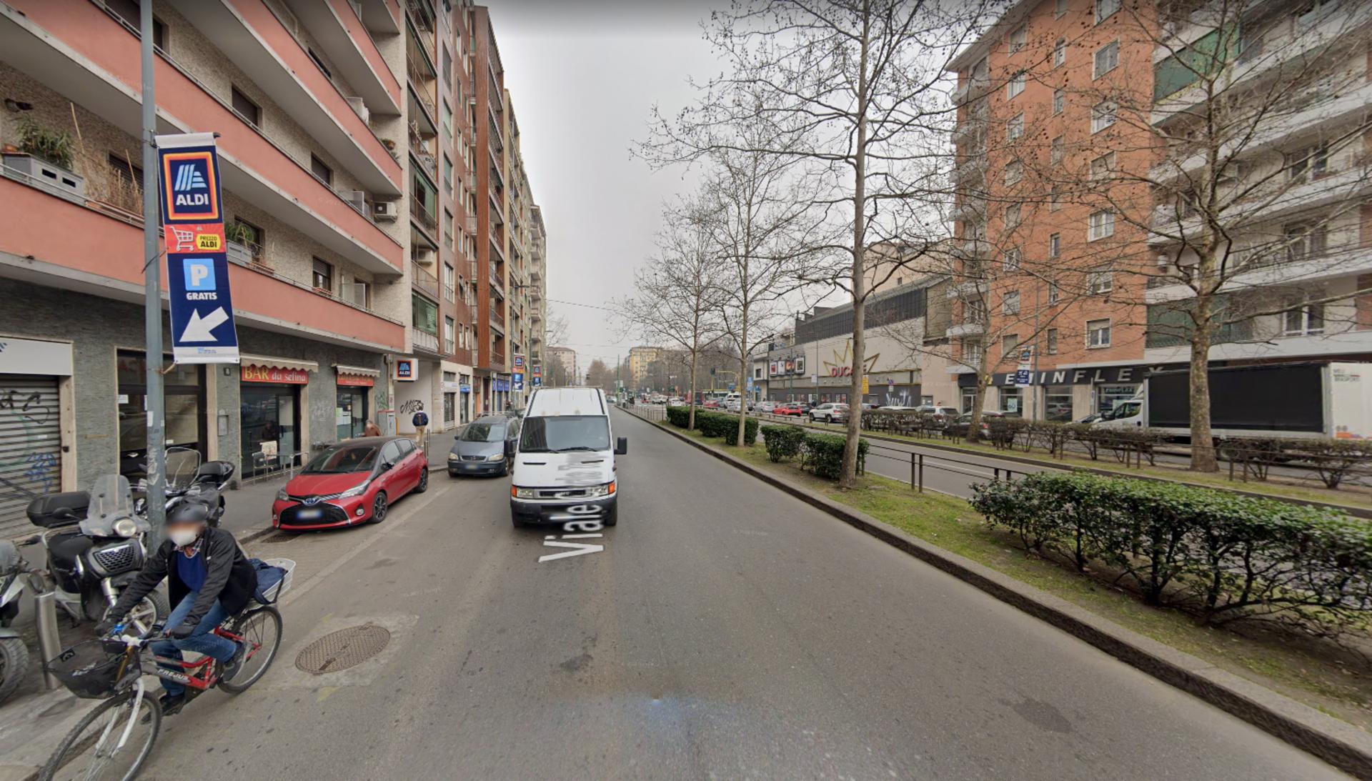 Impianto VERTICAL BANNER a Milano, in zona Barbieri Milano