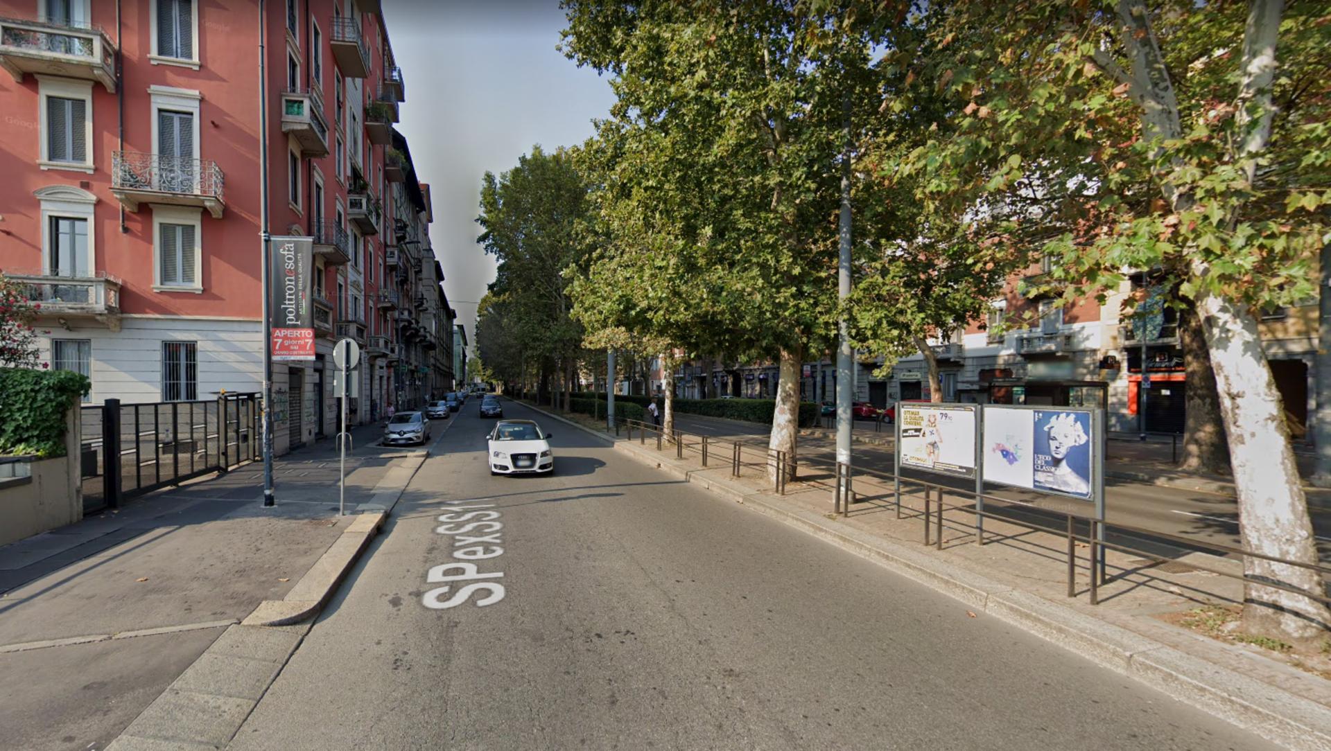 Impianto VERTICAL BANNER a Milano, in zona El Sadik