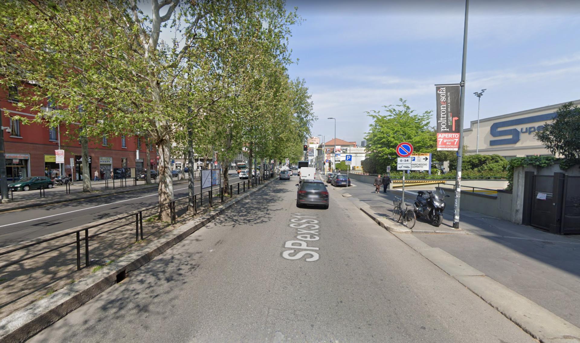 Impianto VERTICAL BANNER a Milano, in zona El Sadik