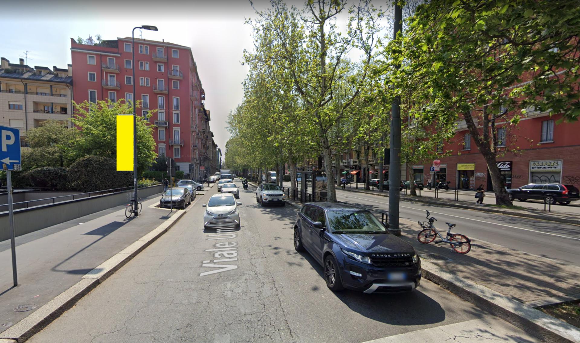 Impianto VERTICAL BANNER a Milano, in zona Nails and beauty