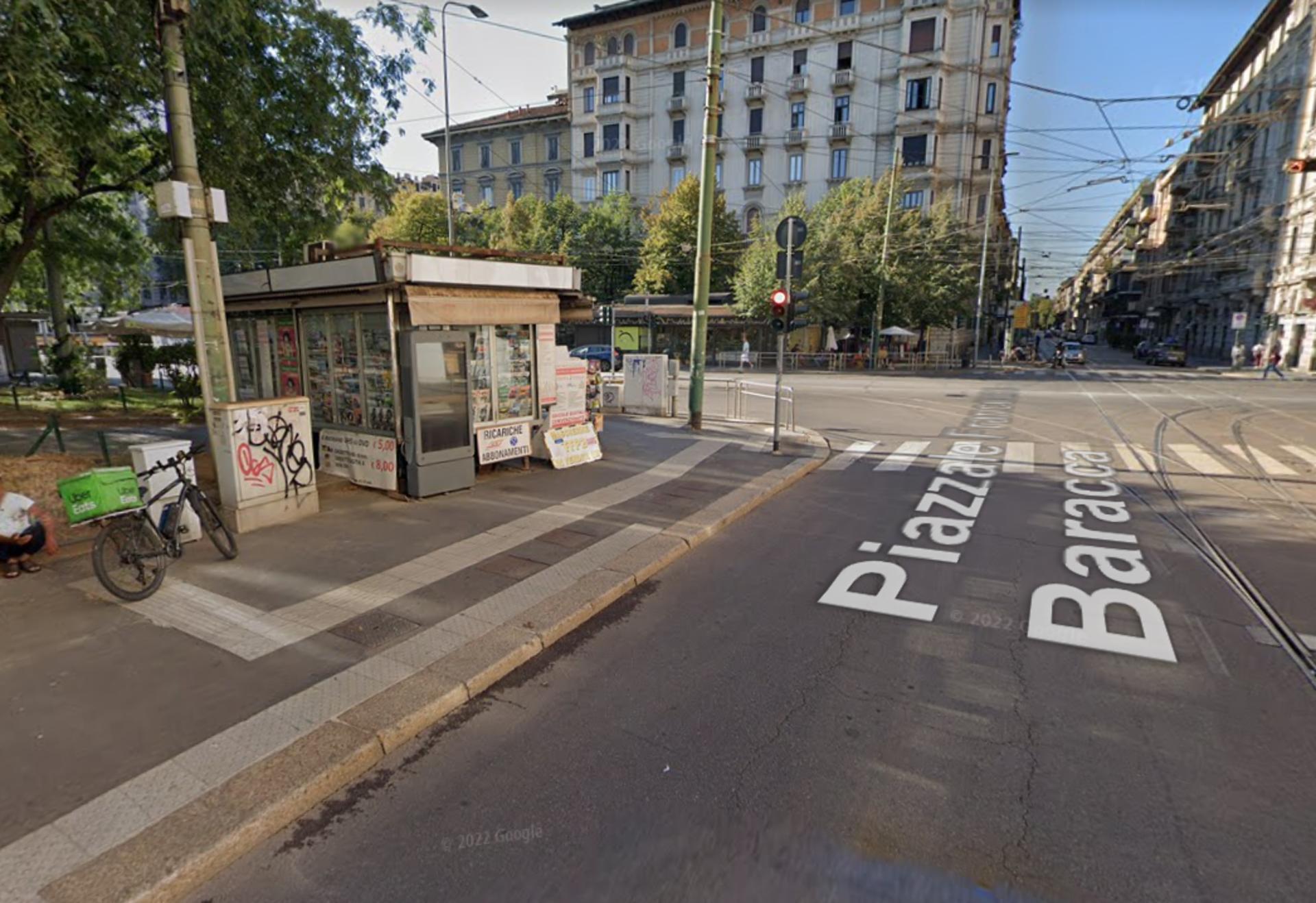 Impianto TOTEM DIGITALE a Milano, in zona Larky restaurant caffe Milano