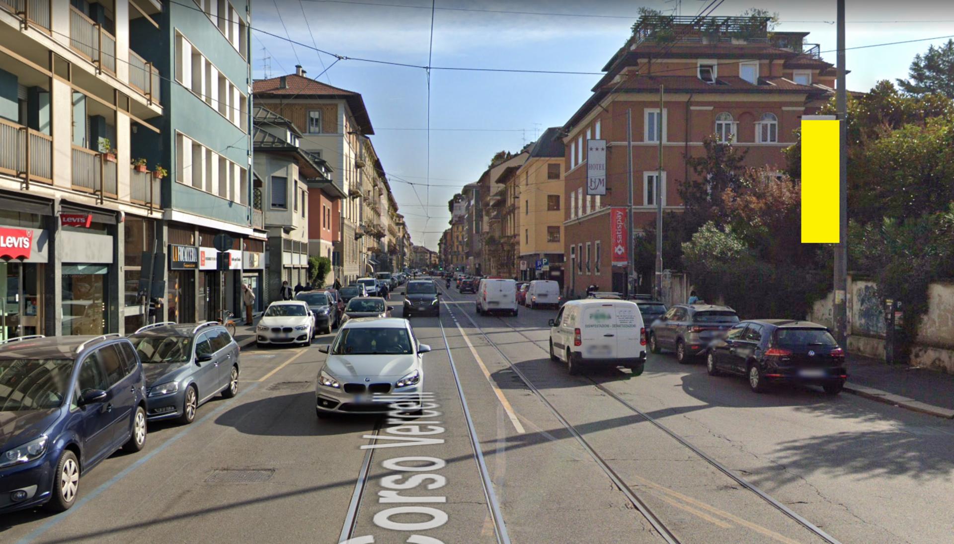 Impianto VERTICAL BANNER a Milano, in zona Levi's