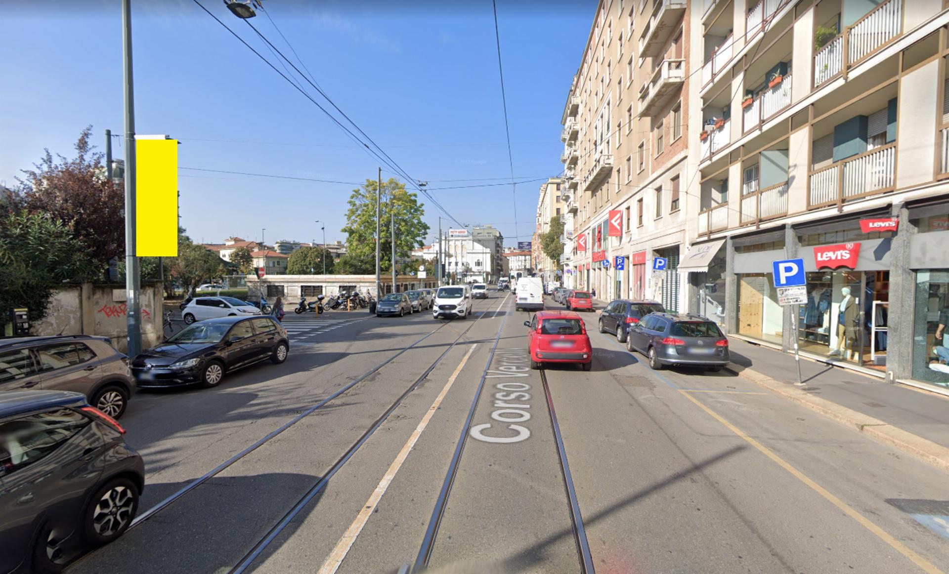 Impianto VERTICAL BANNER a Milano, in zona Levi's