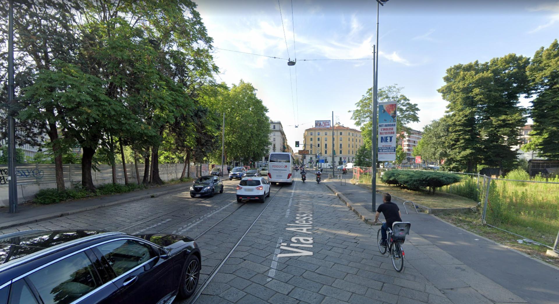 Impianto VERTICAL BANNER a Milano, in zona Basilica di Sant'Antonio da Padova