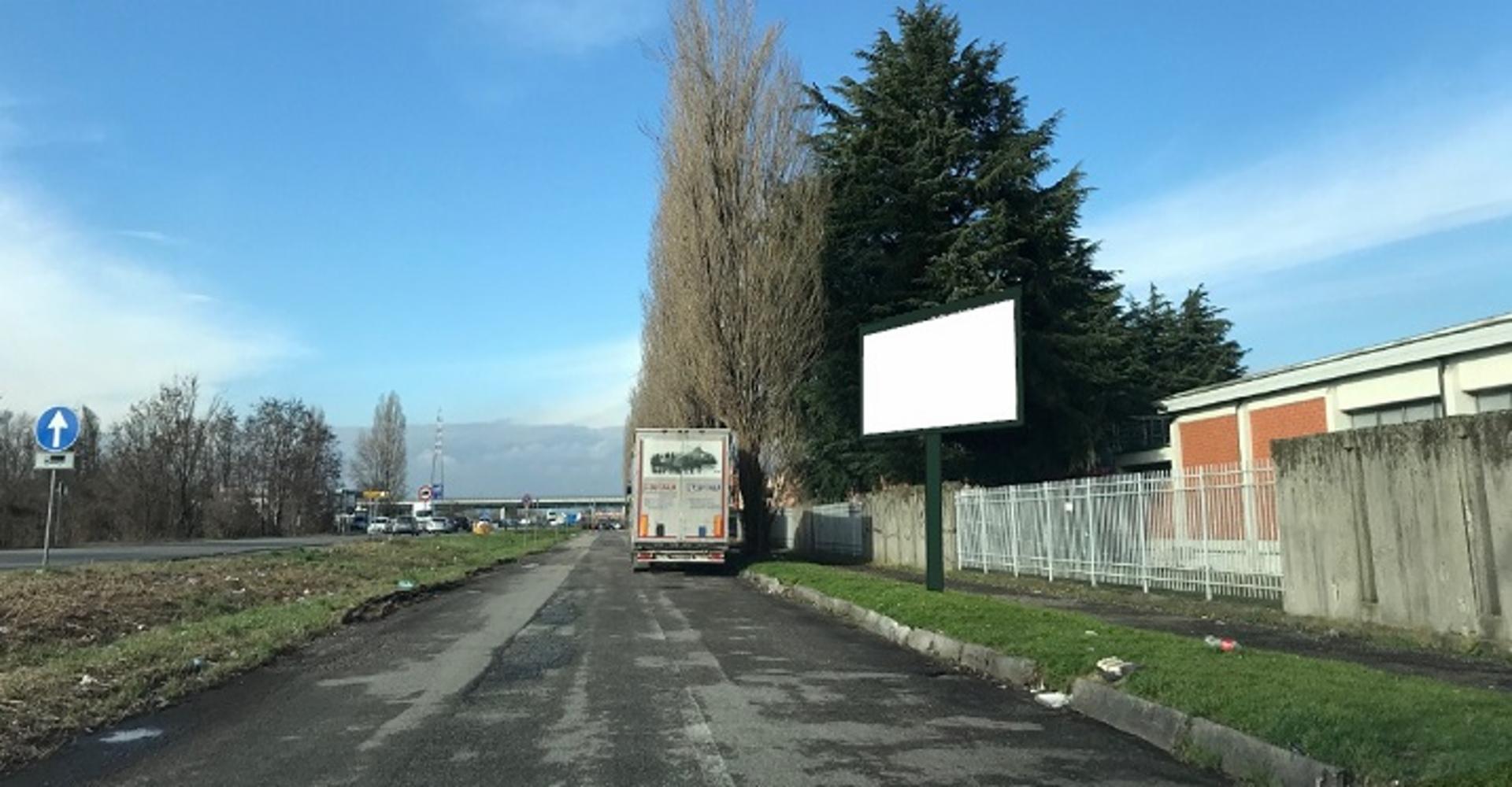 Impianto CARTELLONISTICA a Melzo, in zona Liceo scientifico statale Giordano Bruno