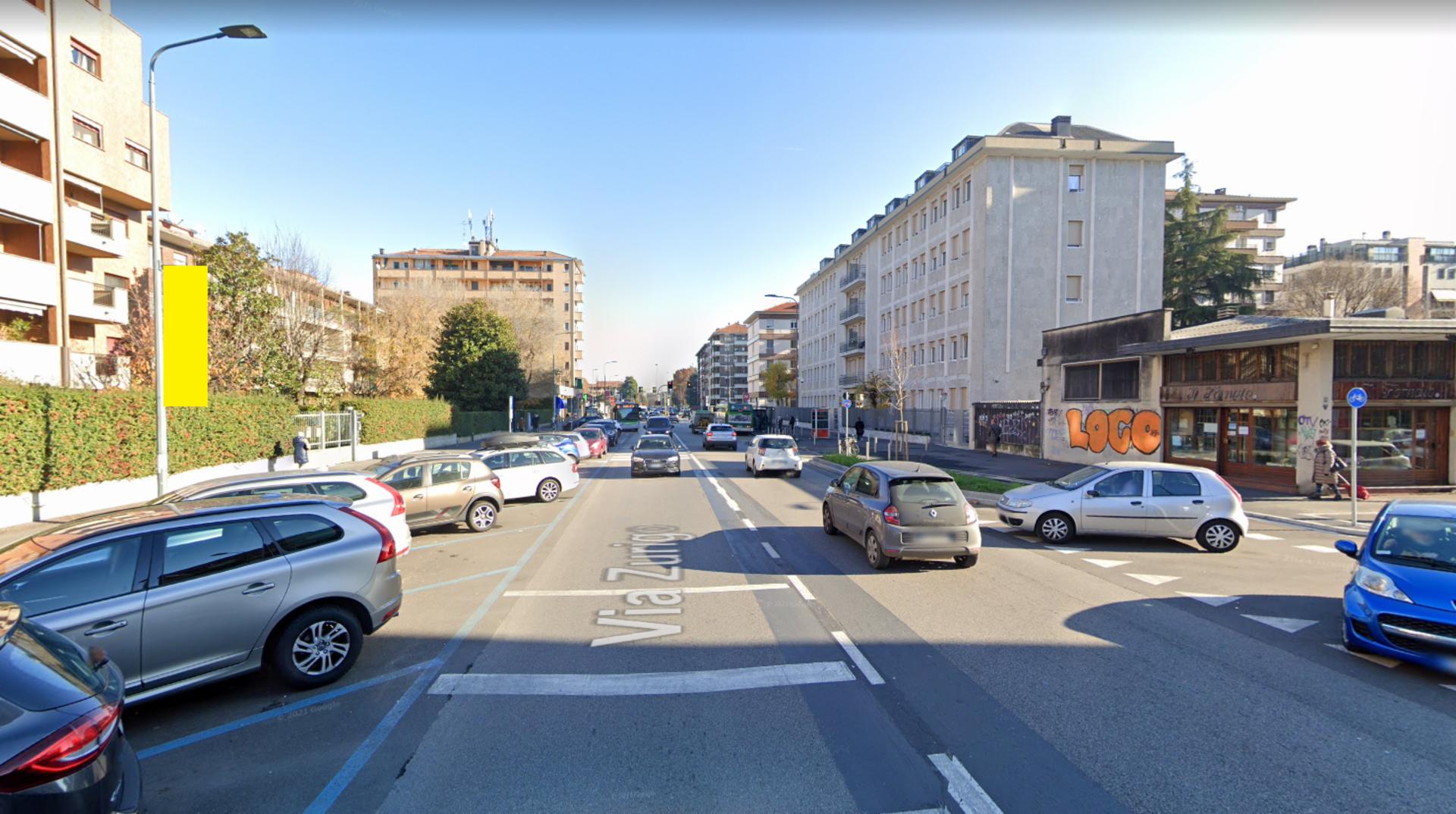 Impianto VERTICAL BANNER a Milano, in zona Il Comignolo
