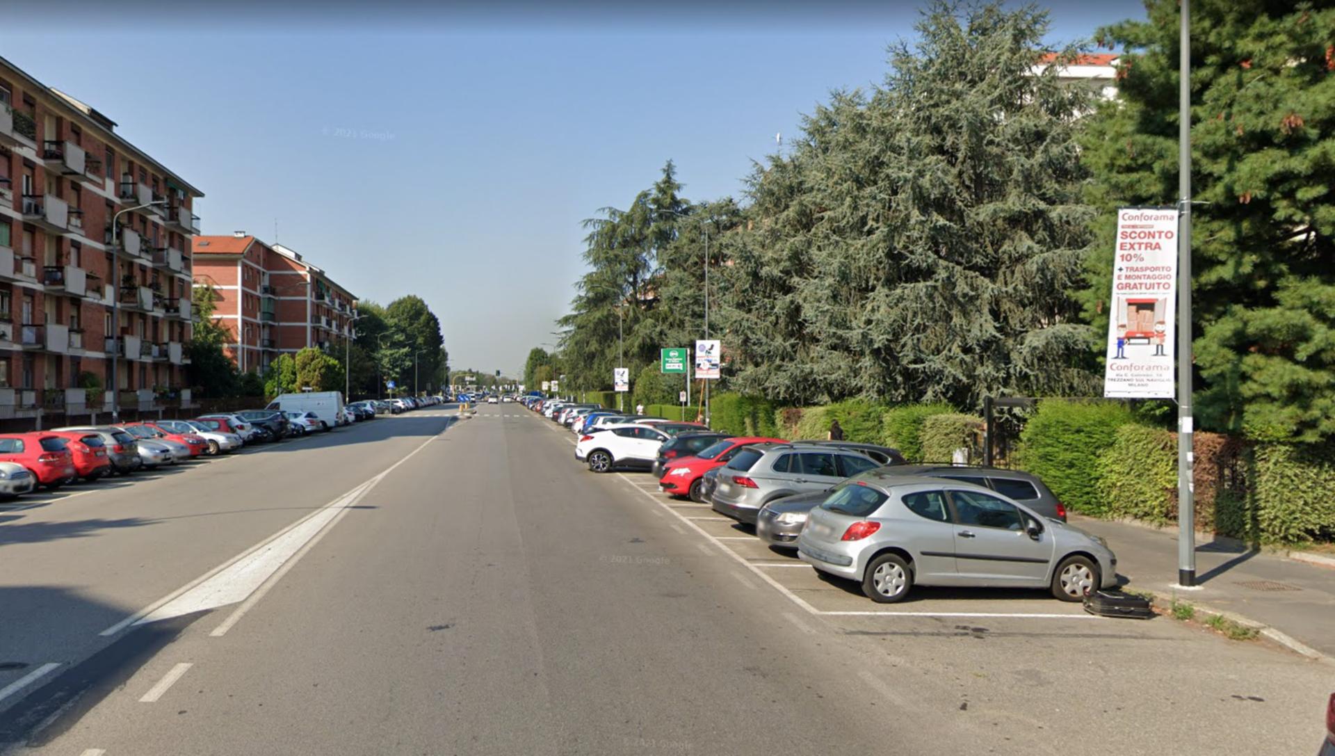 Impianto VERTICAL BANNER a Milano, in zona Il Comignolo