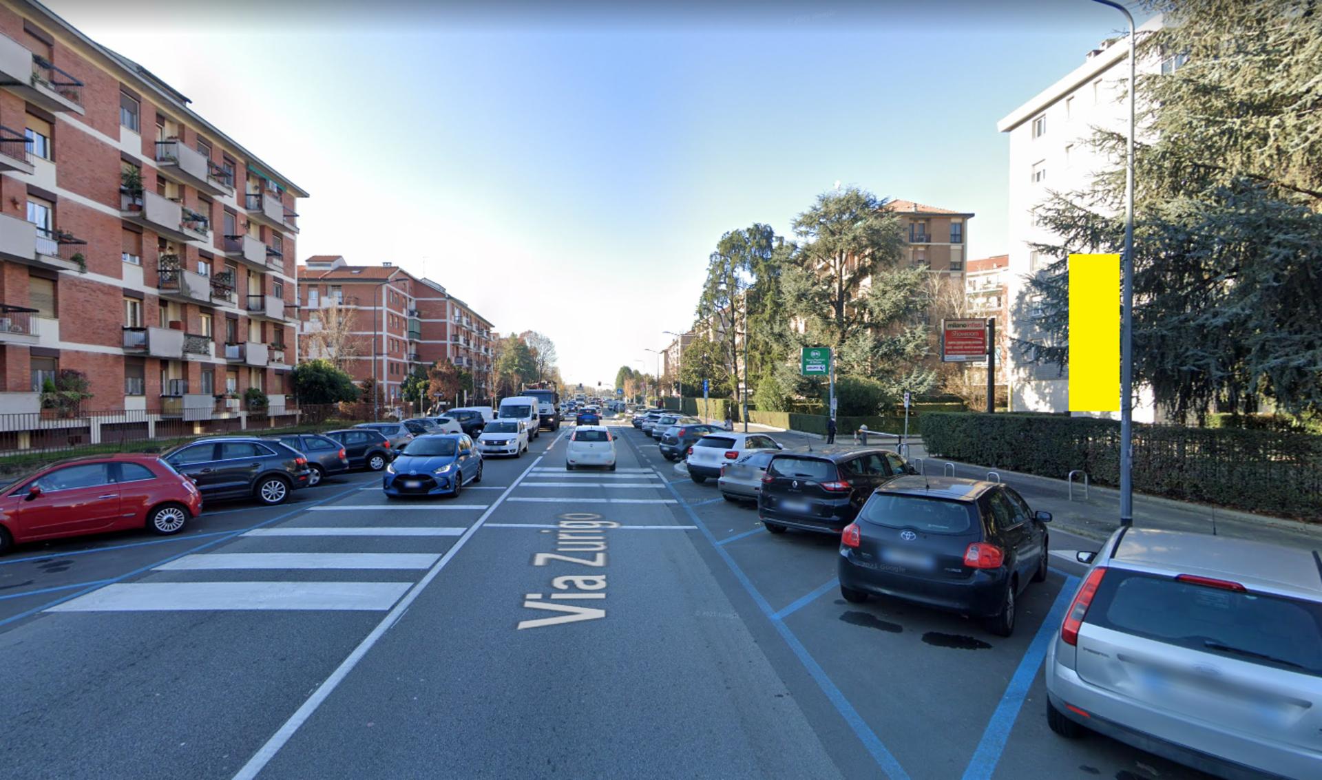 Impianto VERTICAL BANNER a Milano, in zona Cialda & Crema