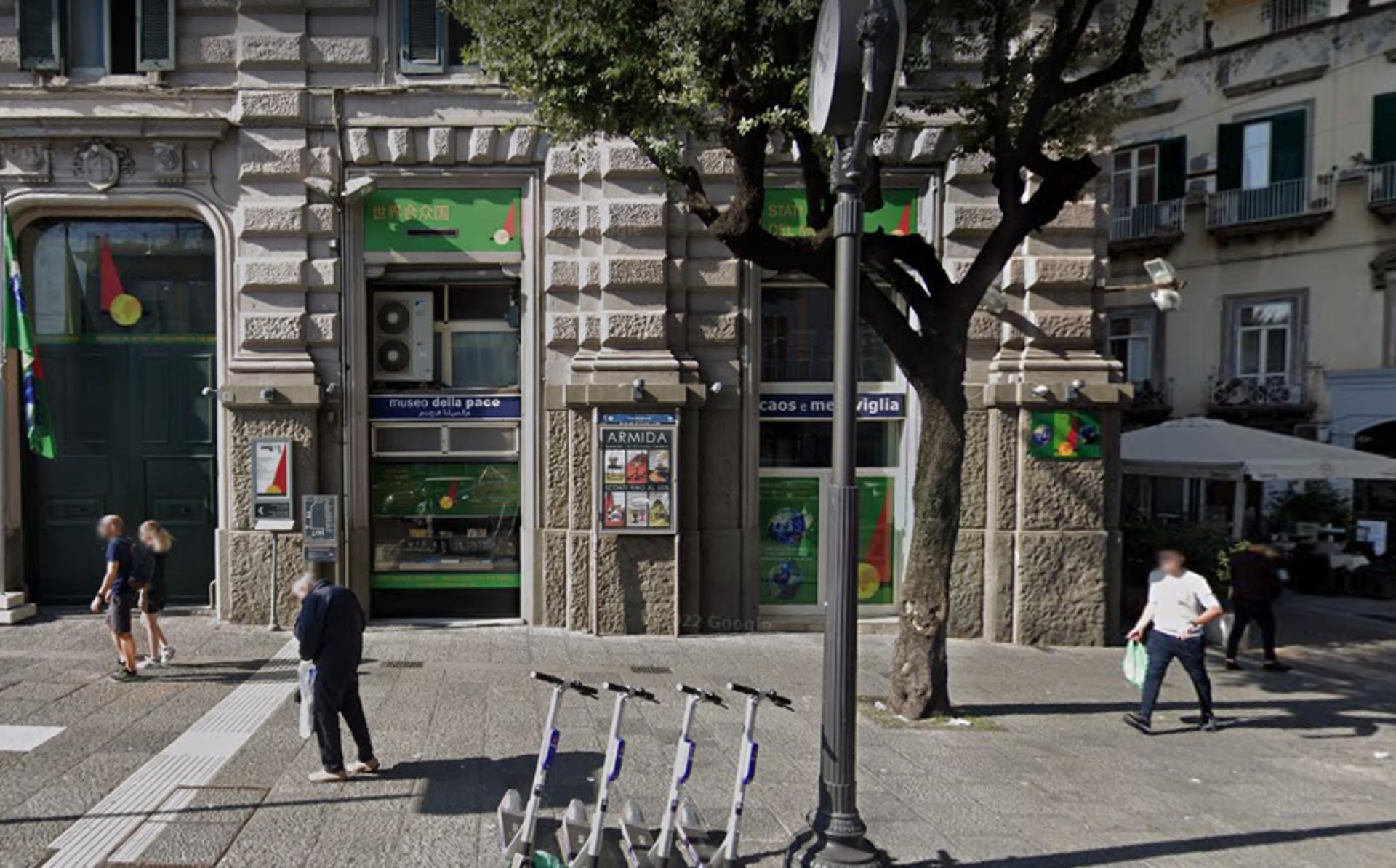 Impianto STENDARDO a Napoli, in zona Gran Caffè San Marco